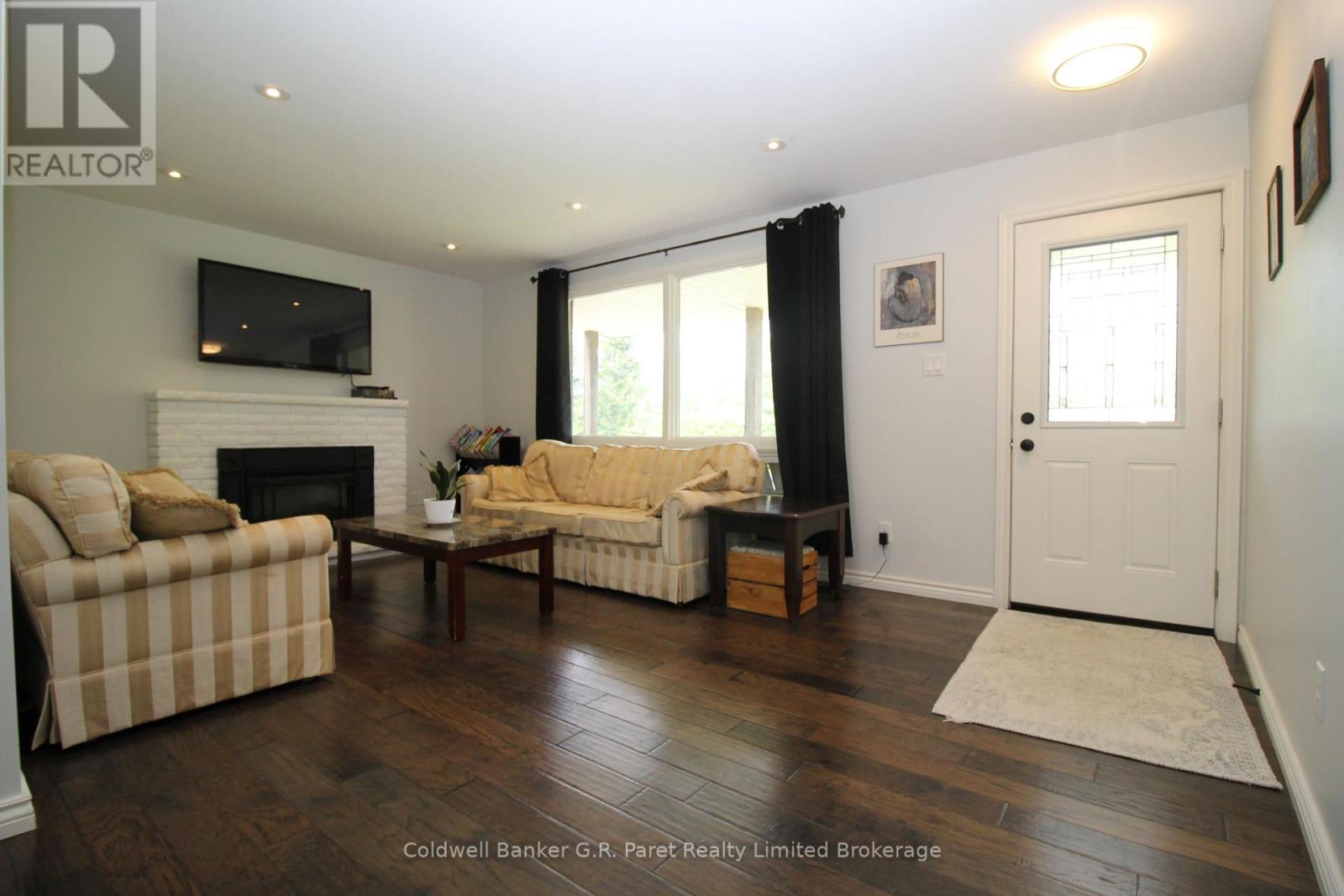 104 Simcoe Crescent, Middlesex Centre, Ontario  N0L 1R0 - Photo 22 - X12470435