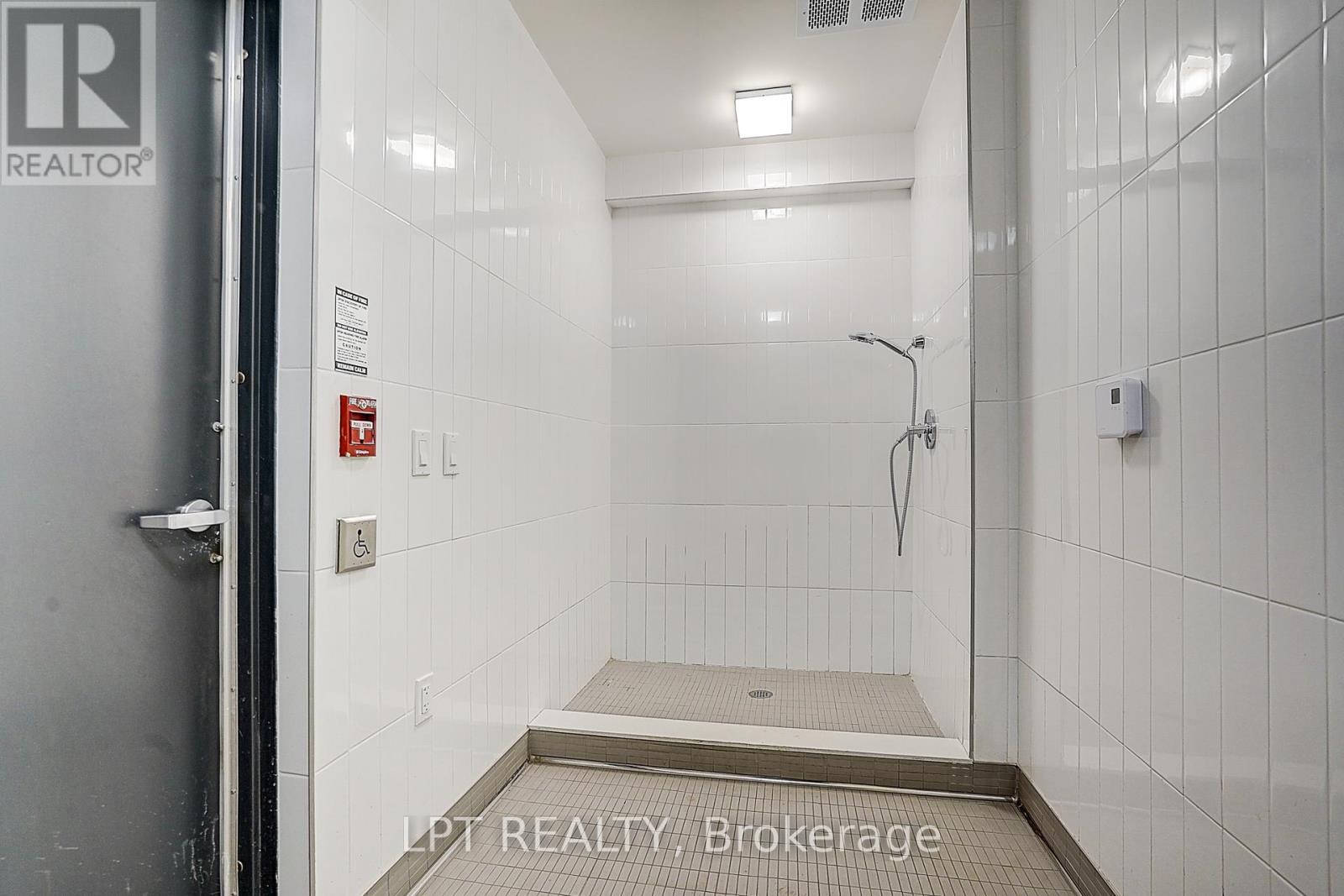 1601 - 75 Oneida Crescent, Richmond Hill (Langstaff), Ontario  L4B 0H3 - Photo 11 - N13136648