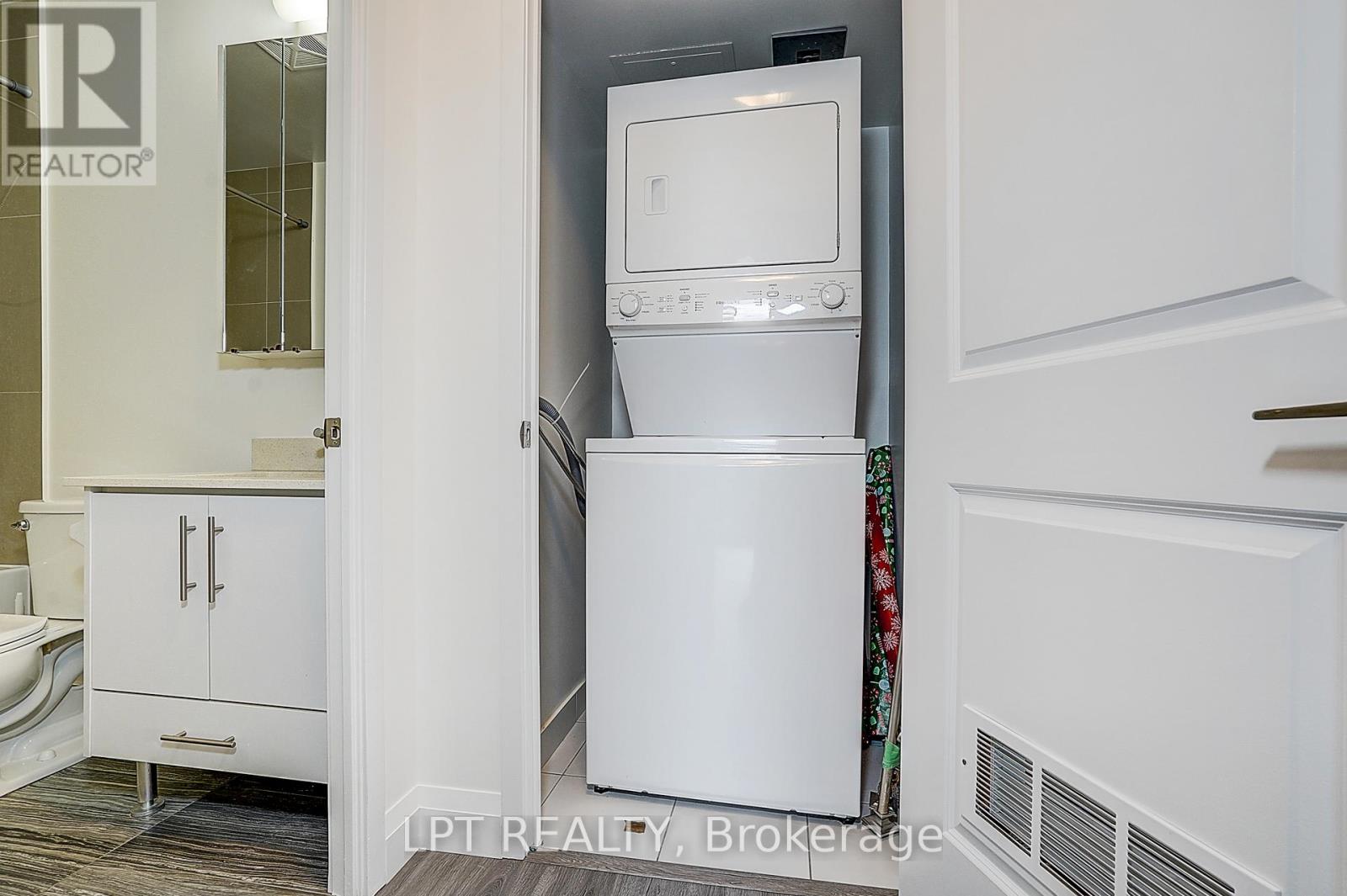 1601 - 75 Oneida Crescent, Richmond Hill (Langstaff), Ontario  L4B 0H3 - Photo 31 - N13136648