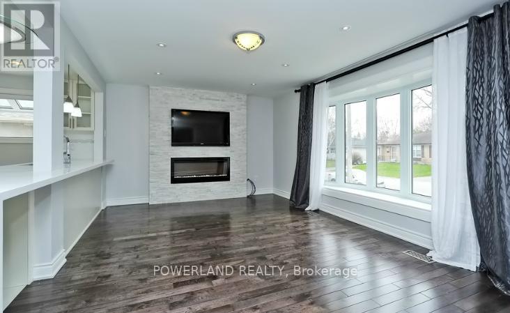 Main - 60 Collins Crescent, Aurora, Ontario  L4G 2W2 - Photo 4 - N13136744