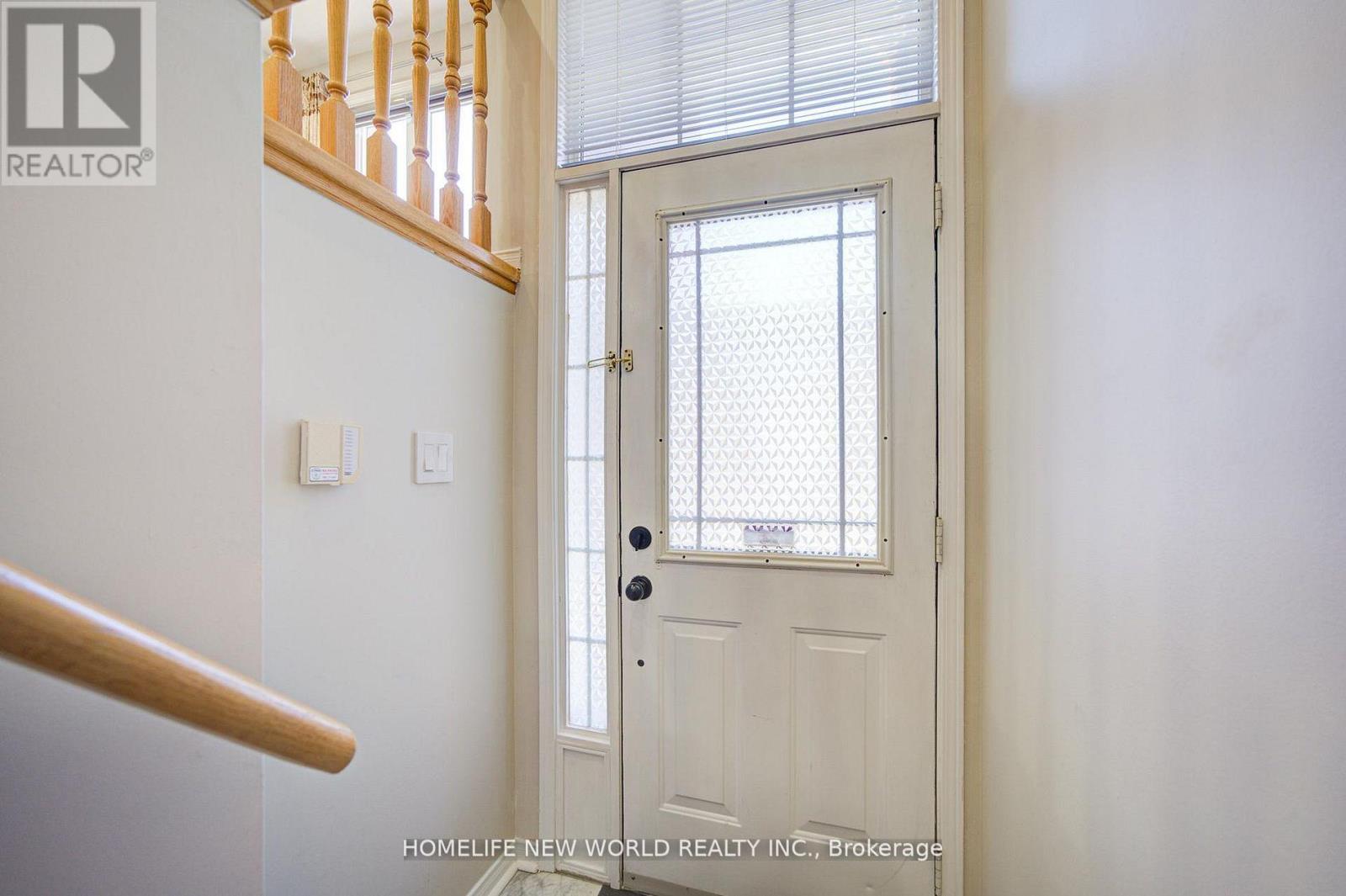 12 Azalea Gateway, Markham, Ontario  L3T 7T8 - Photo 3 - N13136786