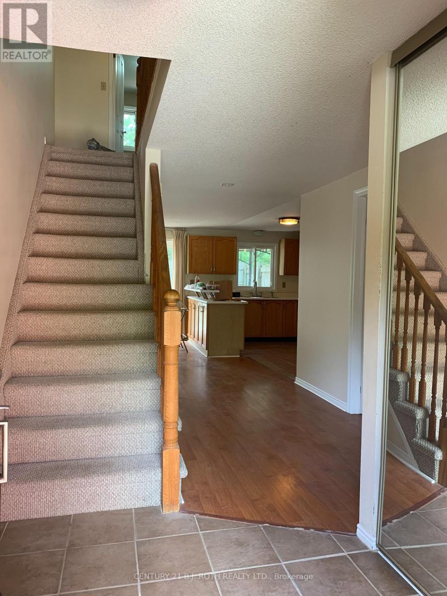 29 Irwin Drive, Barrie (Northwest), Ontario  L4N 7A6 - Photo 2 - S13136862