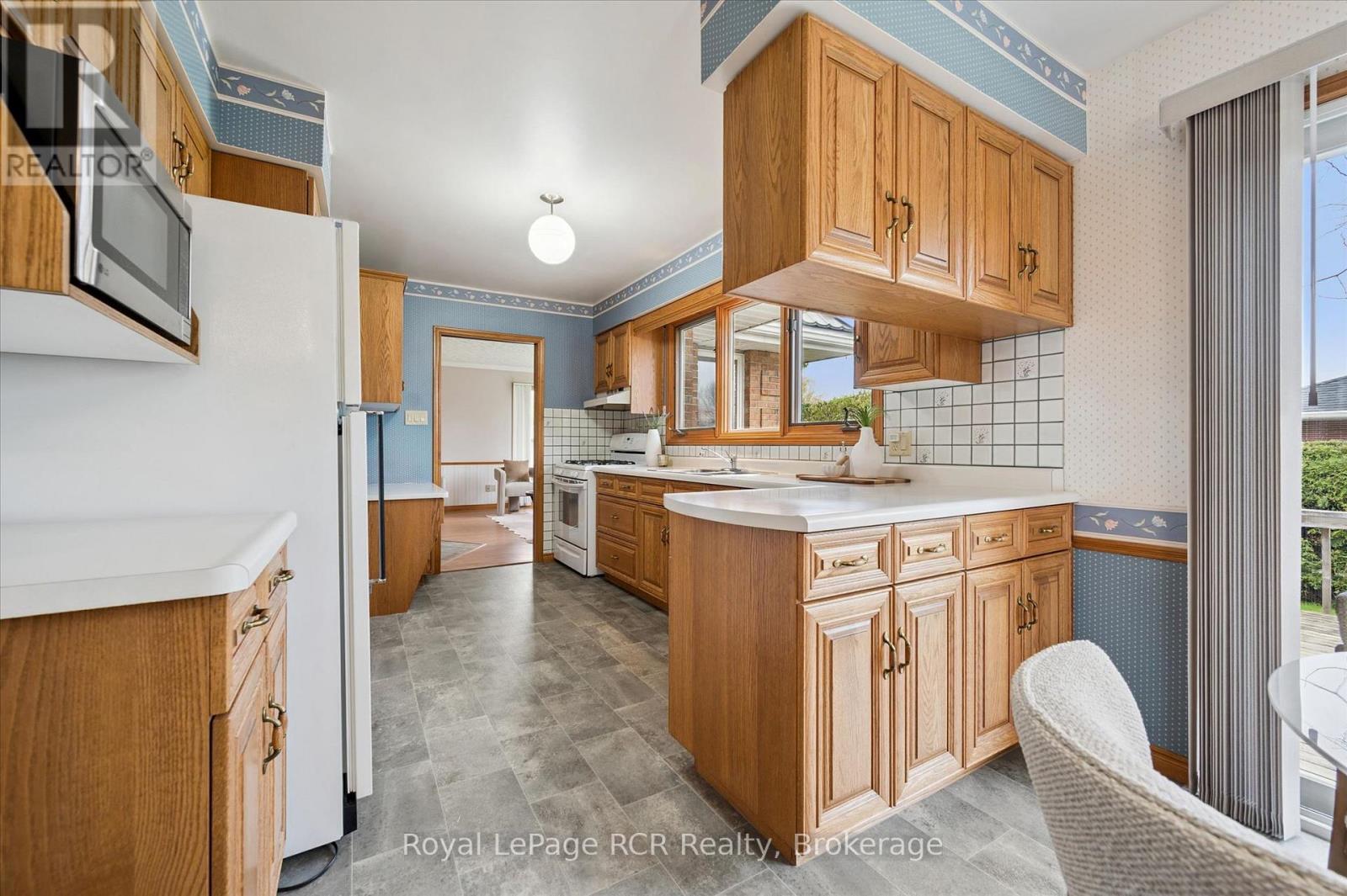5 Jackson Crescent, North Perth, Ontario  N4W 1K2 - Photo 2 - X13131366