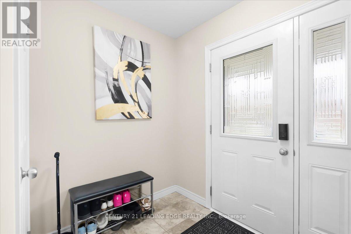 28 Drone Crescent, Guelph, Ontario  N1K 0C1 - Photo 3 - X13135506