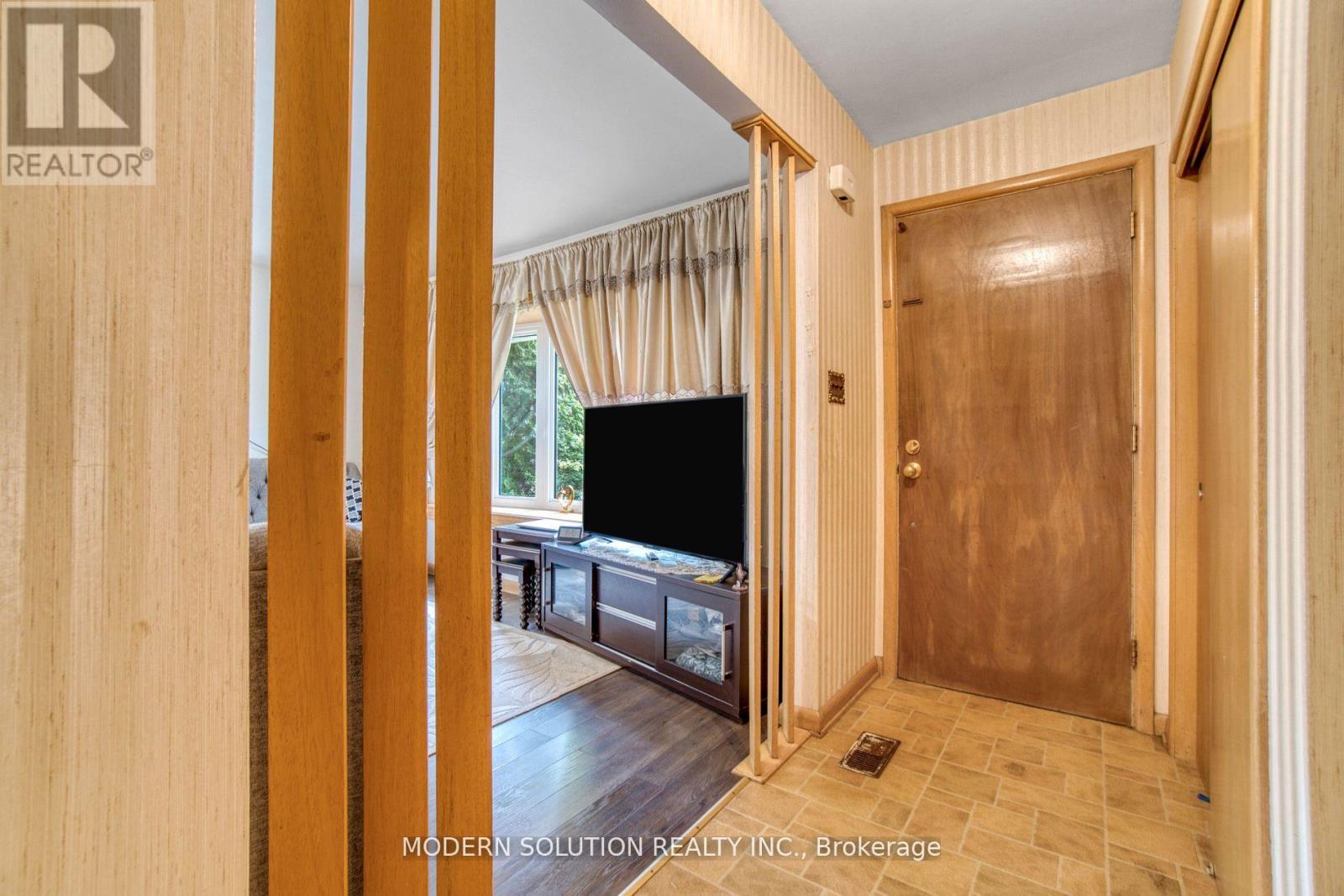 314 Strathcona Drive, Burlington, Ontario  L7L 2E1 - Photo 10 - W13136664
