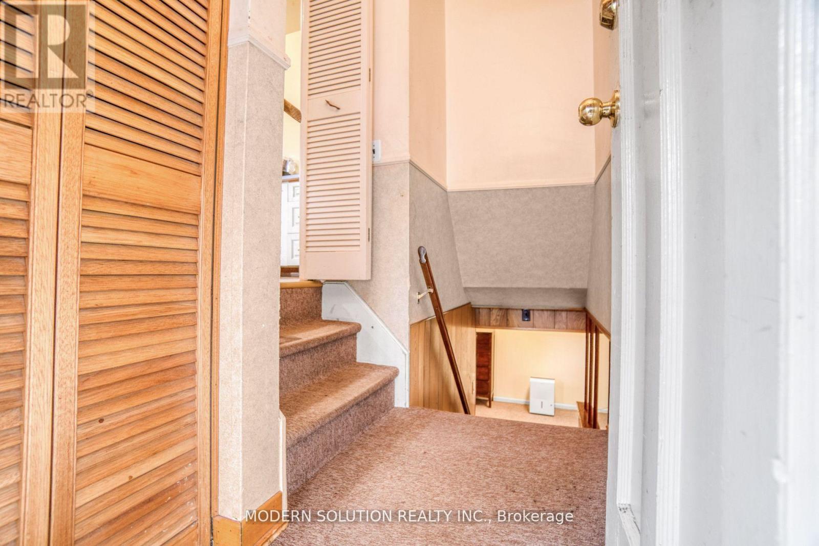 314 Strathcona Drive, Burlington, Ontario  L7L 2E1 - Photo 4 - W13136664