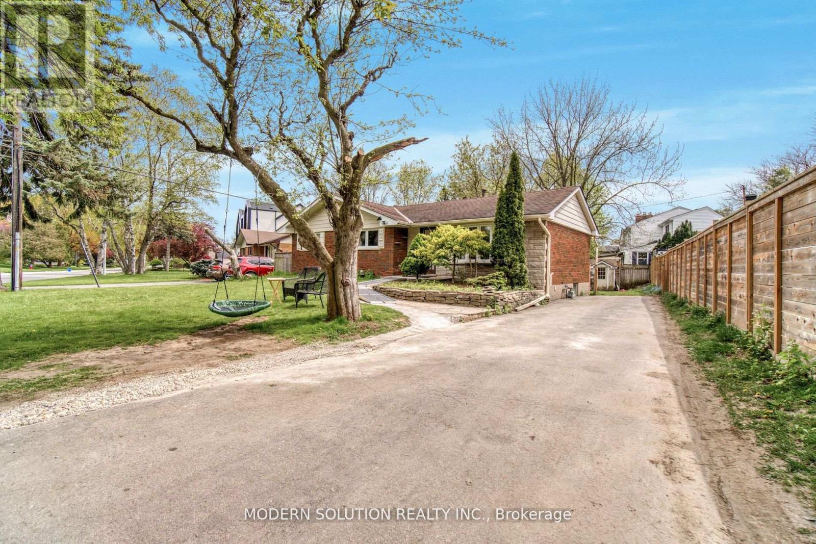 314 Strathcona Drive, Burlington, Ontario  L7L 2E1 - Photo 7 - W13136664