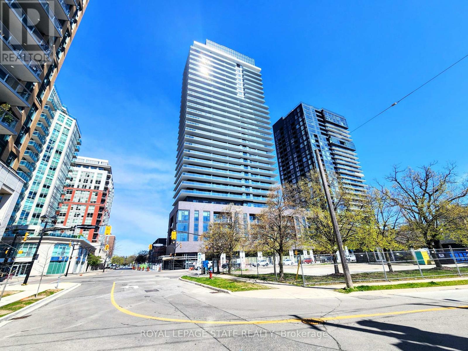 1006 - 2075 Lakeshore Road, Burlington, Ontario  L7R 0H3 - Photo 2 - W13136674