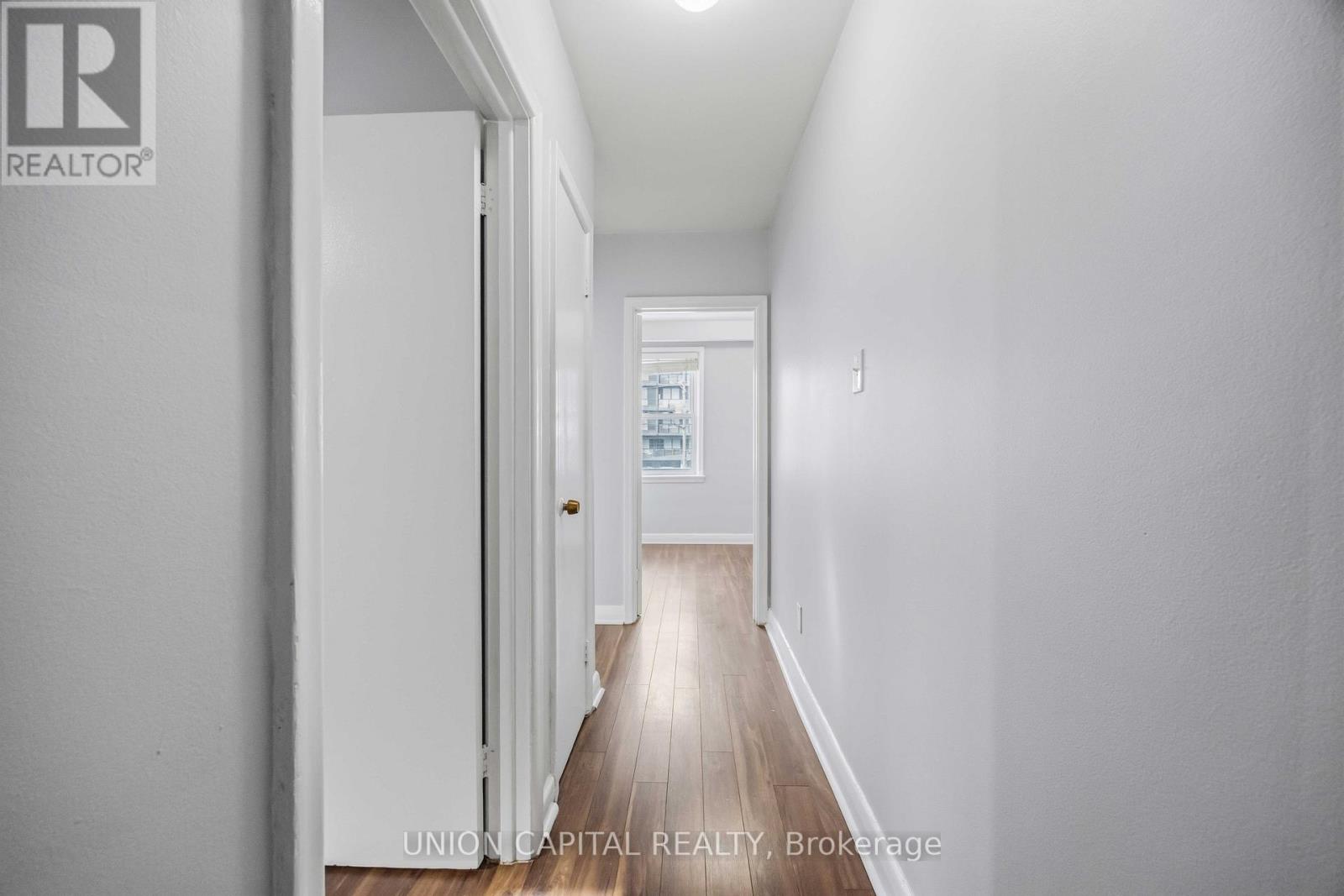 Upper - 515 Marlee Avenue, Toronto, Ontario  M6B 3J3 - Photo 3 - W13136818
