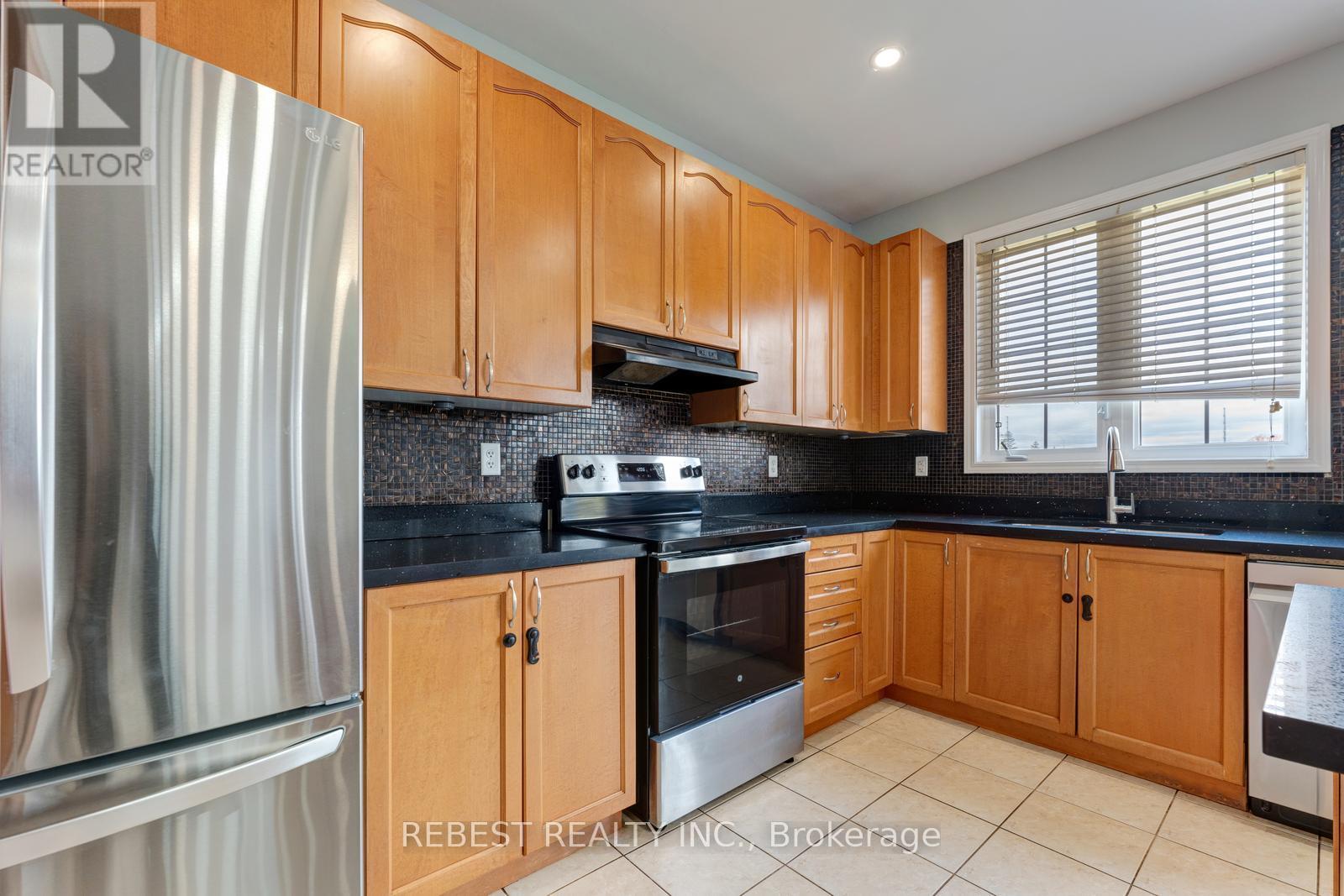 22 Birch Tree Trail, Brampton, Ontario  L6P 3M8 - Photo 12 - W13136846