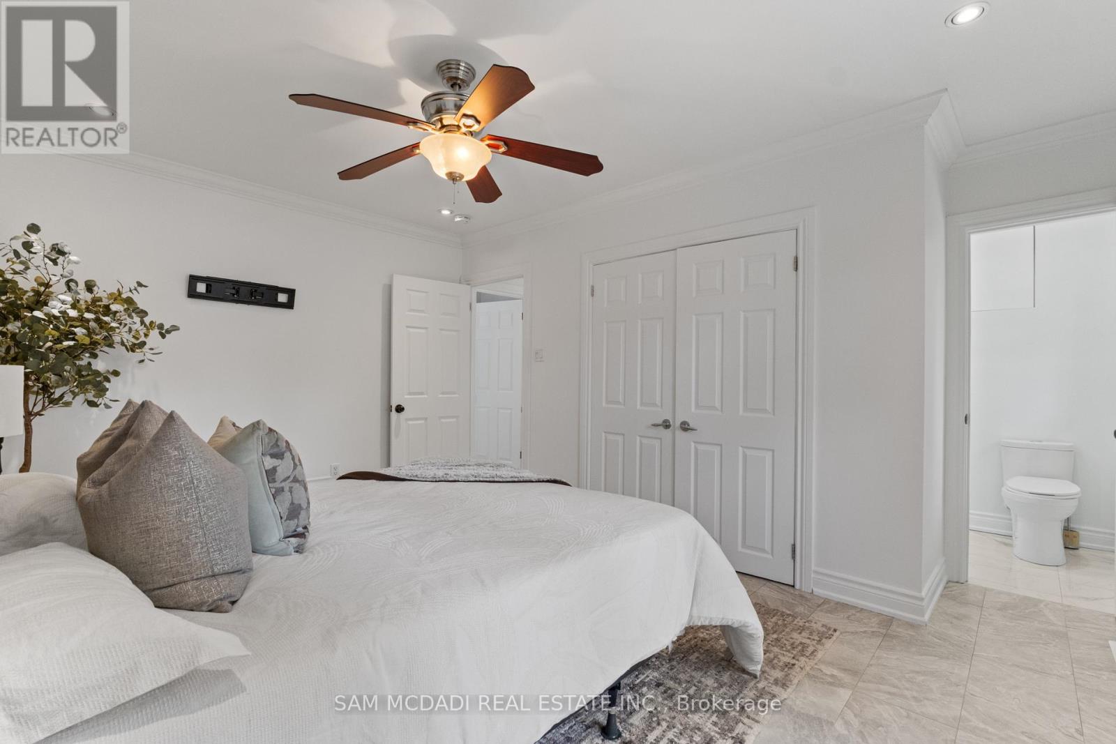 927 Ingersoll Court, Mississauga, Ontario  L5J 2S2 - Photo 21 - W13136852