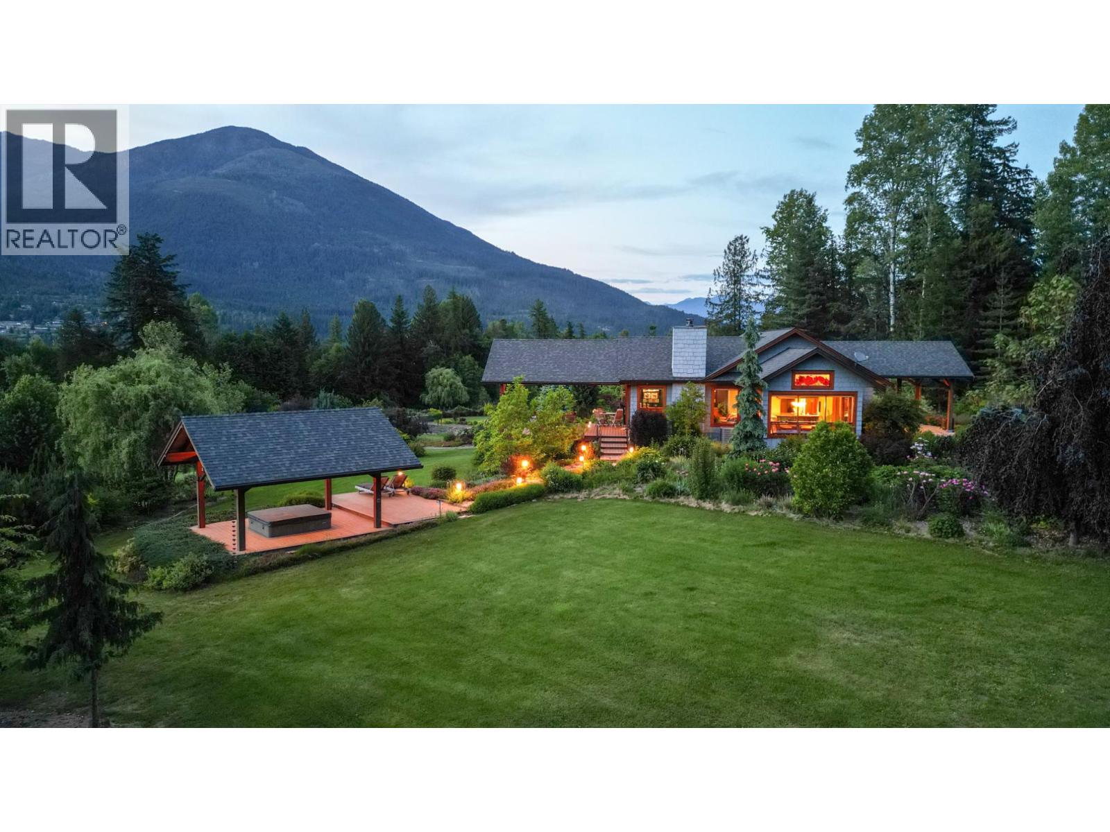 6890 Harrop-Procter Road, Harrop, British Columbia  V1L 6R2 - Photo 3 - 10387698