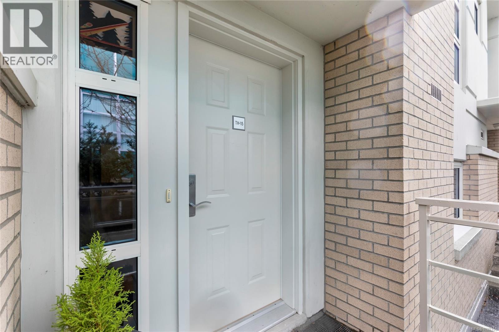 Th15 38 Front St, Nanaimo, British Columbia  V9R 0B8 - Photo 5 - 1028355
