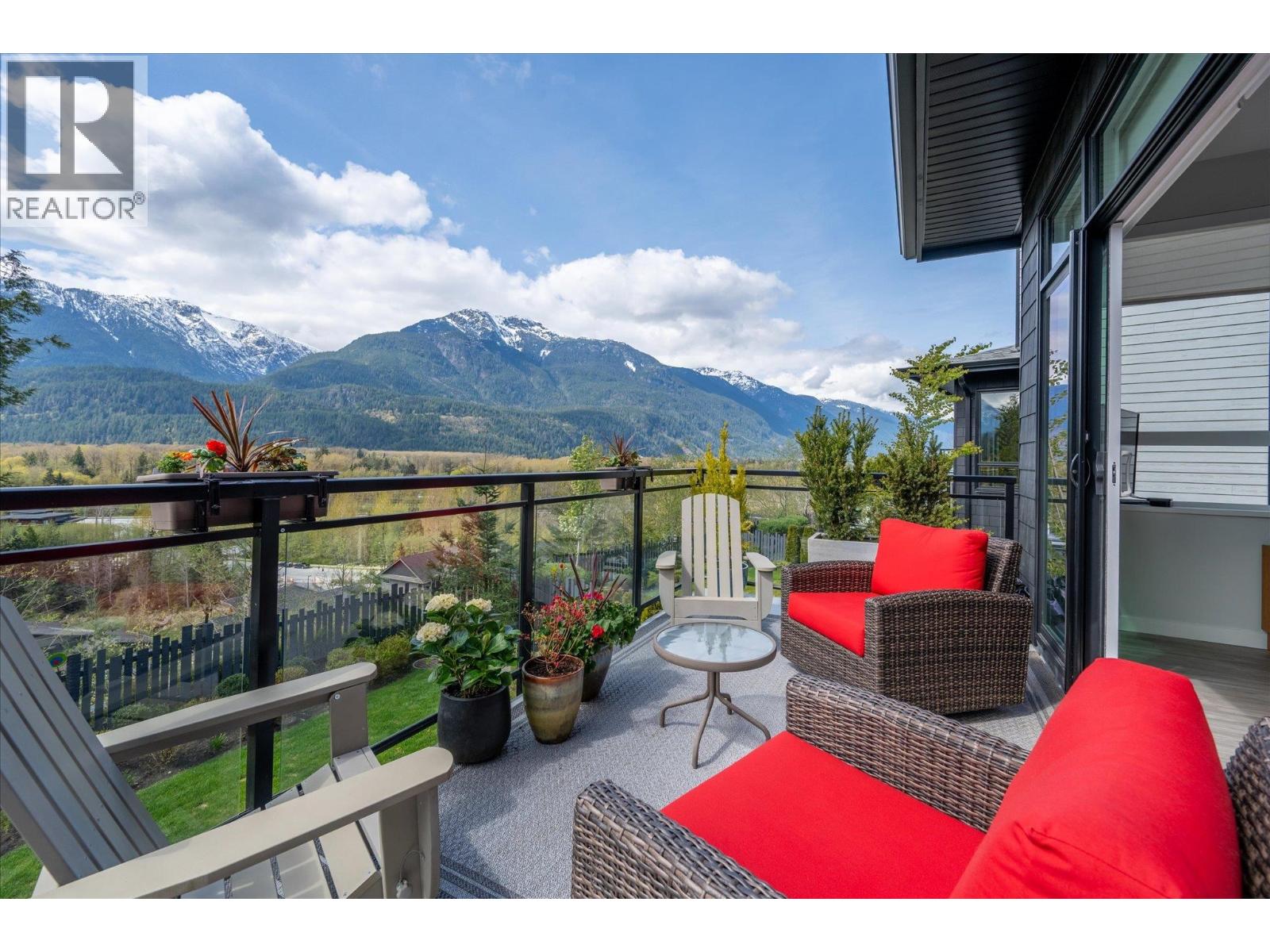 41235 Highline Place, Squamish, British Columbia  V8B 1C2 - Photo 2 - R3113479