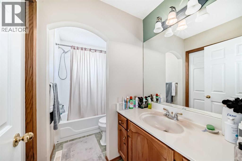 41 Covette Bay Ne, Calgary, Alberta  T3K 4S9 - Photo 26 - A2299391