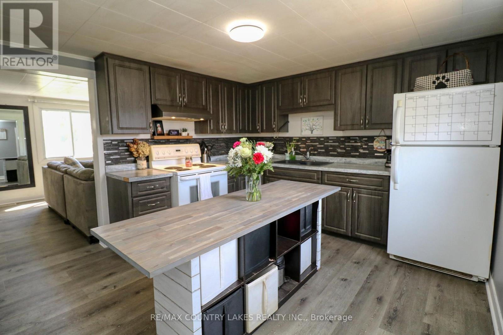 945 First Street S, Gravenhurst, Ontario  P1P 1K3 - Photo 11 - X13136700