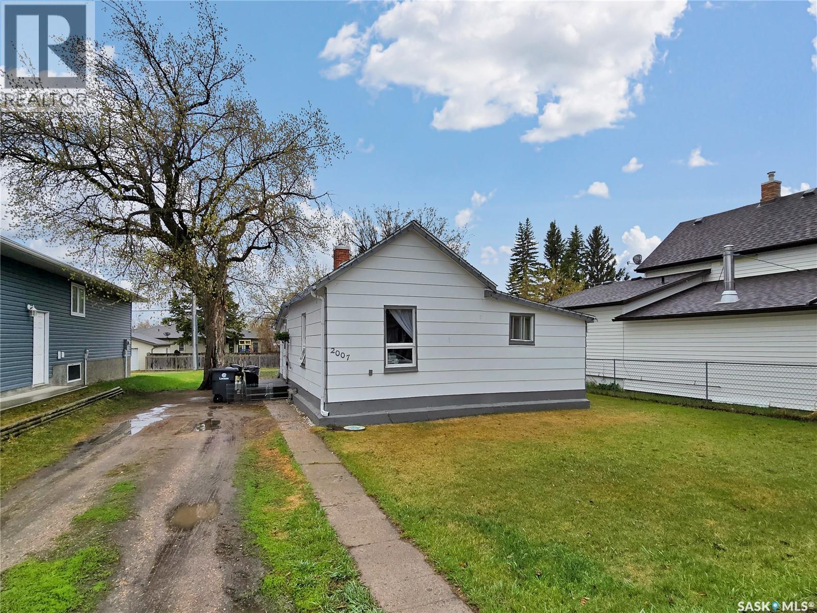 2007 10th Street, Rosthern, Saskatchewan  S0K 3R0 - Photo 2 - SK036164