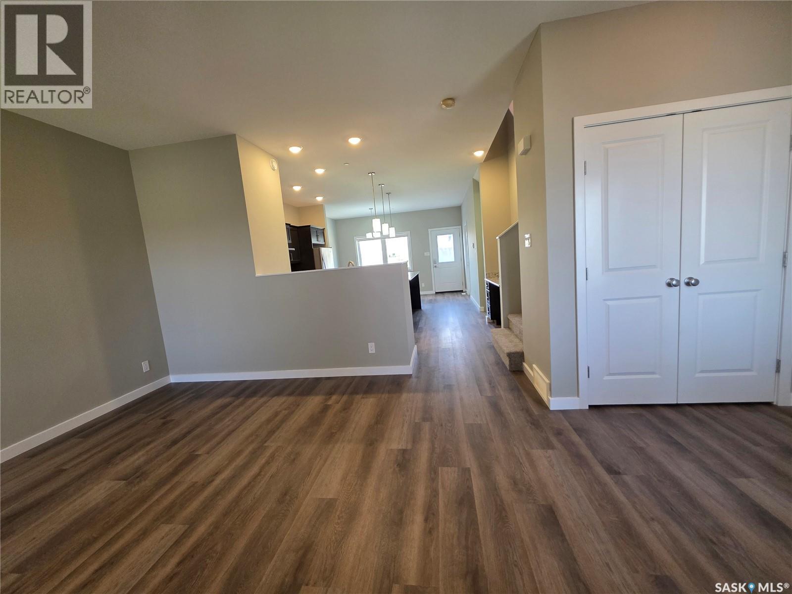 553 Douglas Drive, Swift Current, Saskatchewan  S9H 5R6 - Photo 6 - SK036118