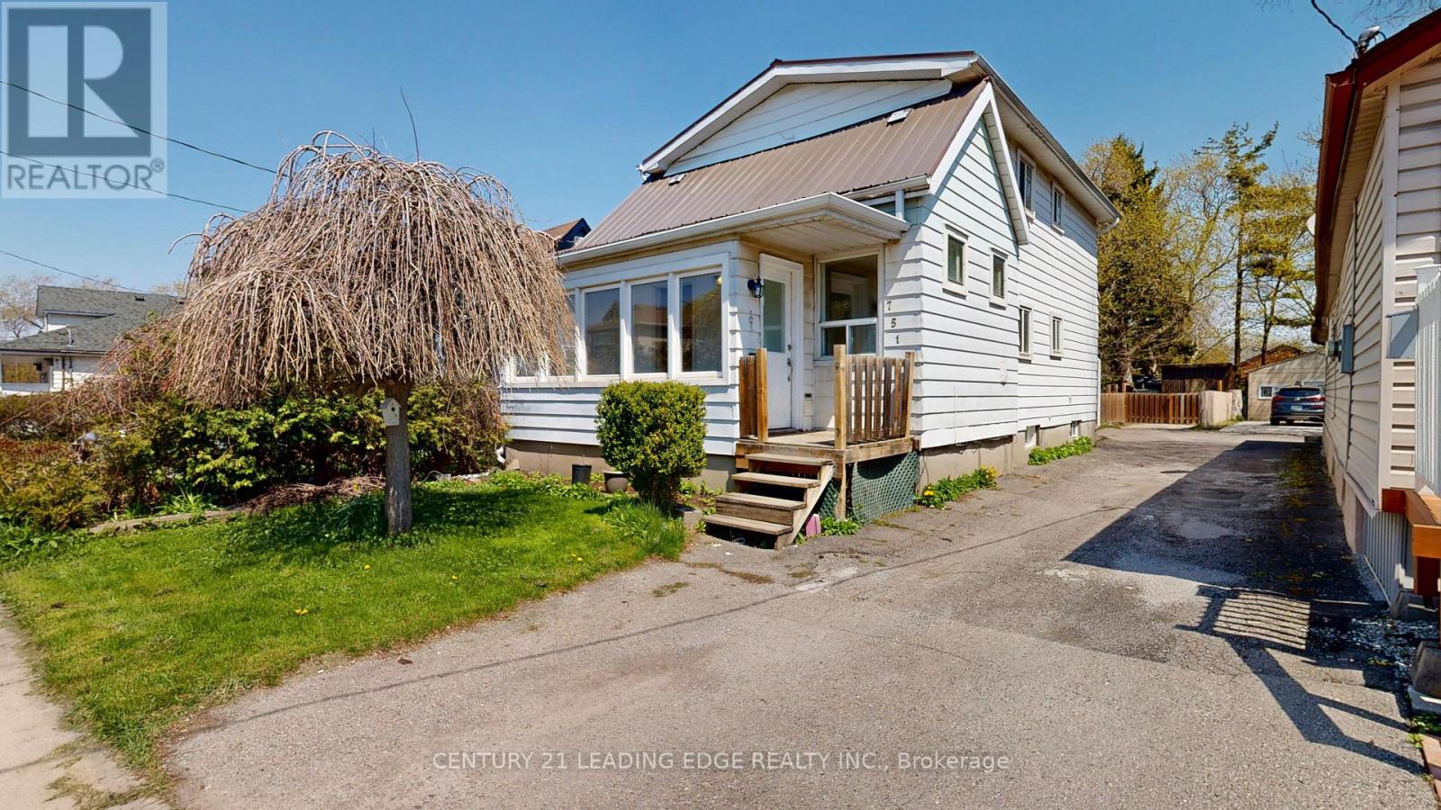 751 Gifford Street, Oshawa, Ontario  L1H 4W1 - Photo 2 - E13087578