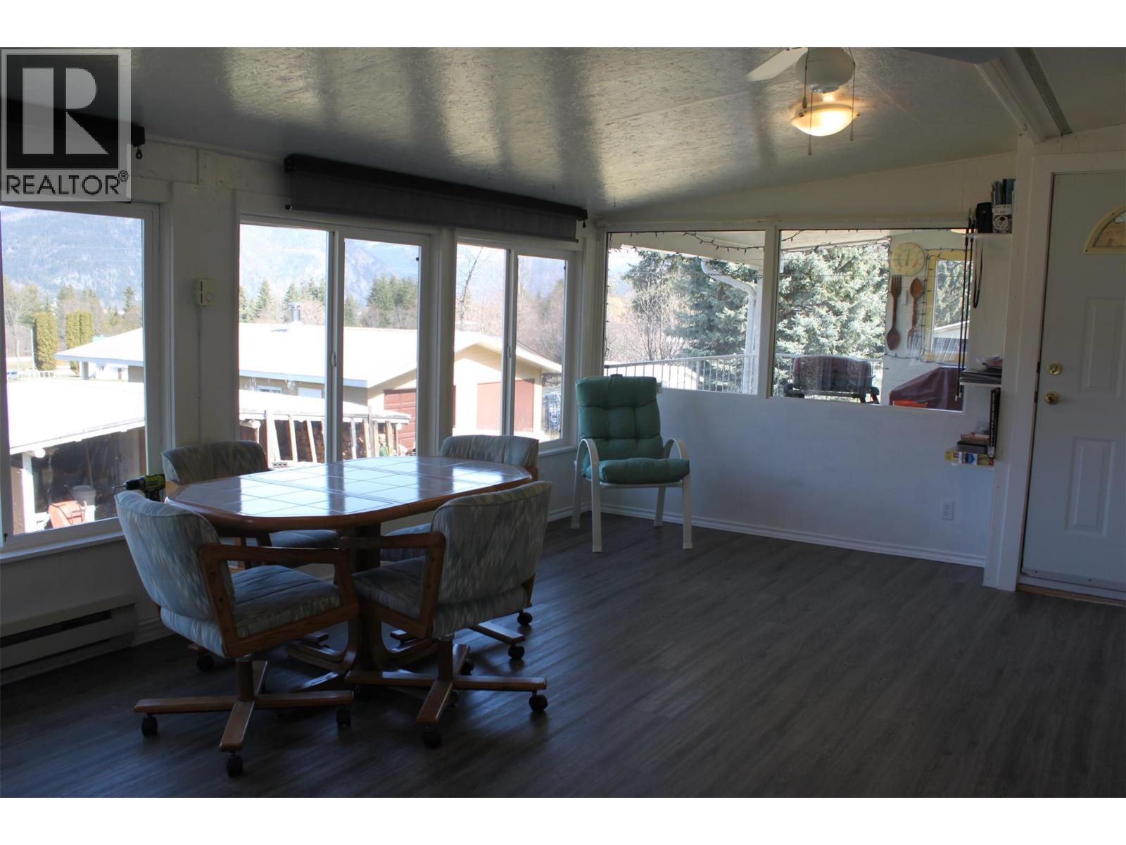 208 Maple Street, Fauquier, British Columbia  V0G 1J0 - Photo 11 - 10387465
