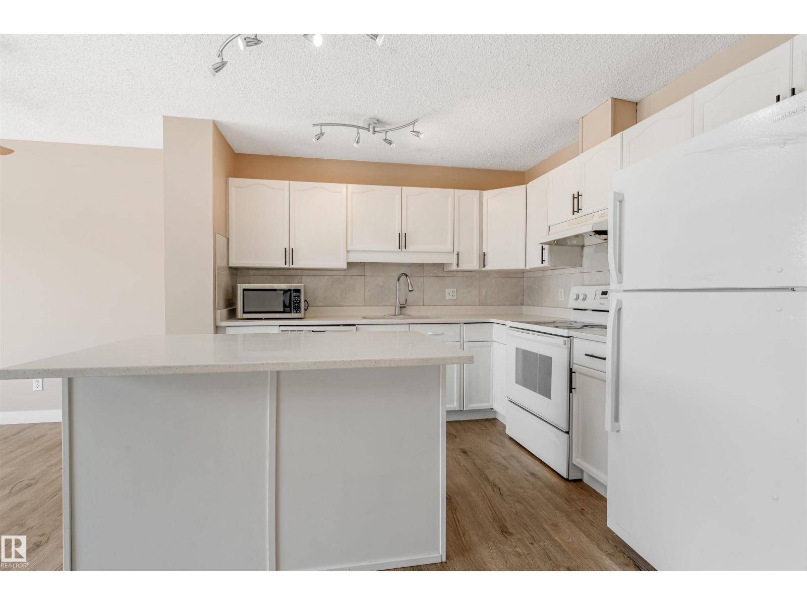 2131 37b Av Nw Nw, Edmonton, Alberta  T6T 1R7 - Photo 6 - E4488147