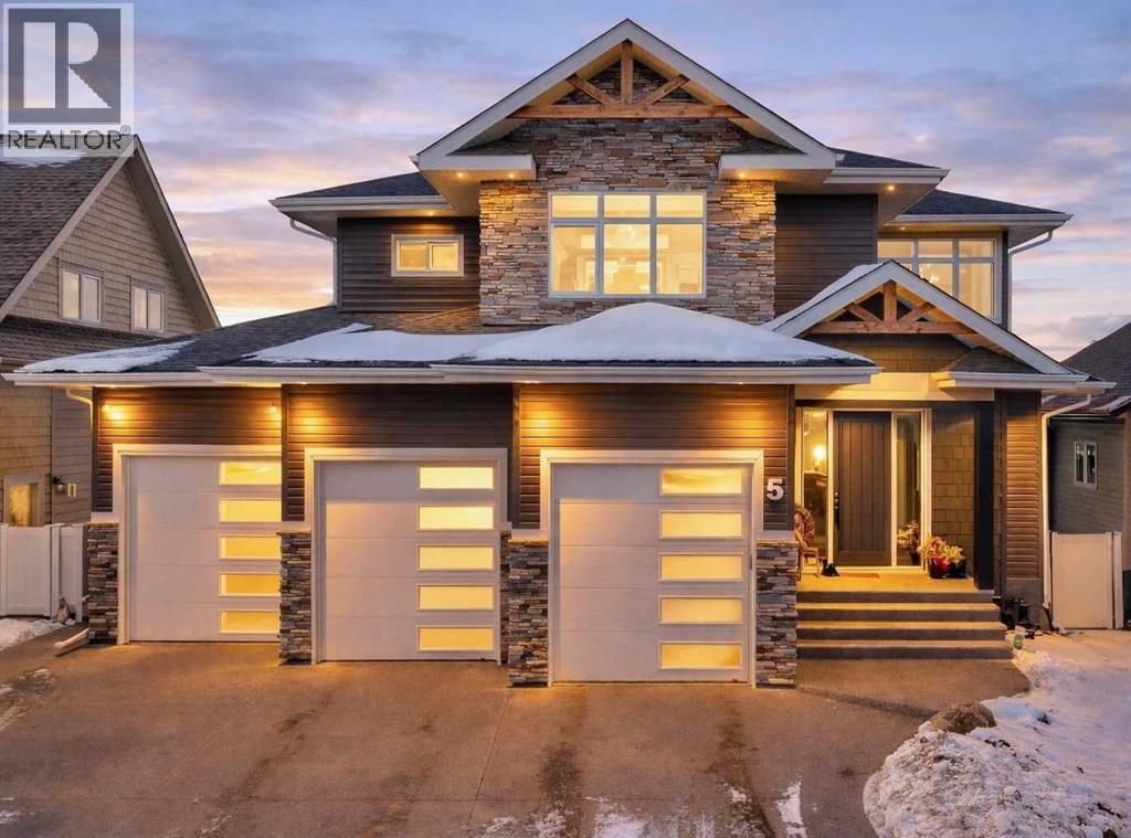 5 Leonard Close, Sylvan Lake, Alberta  T4S 0E7 - Photo 1 - A2284892