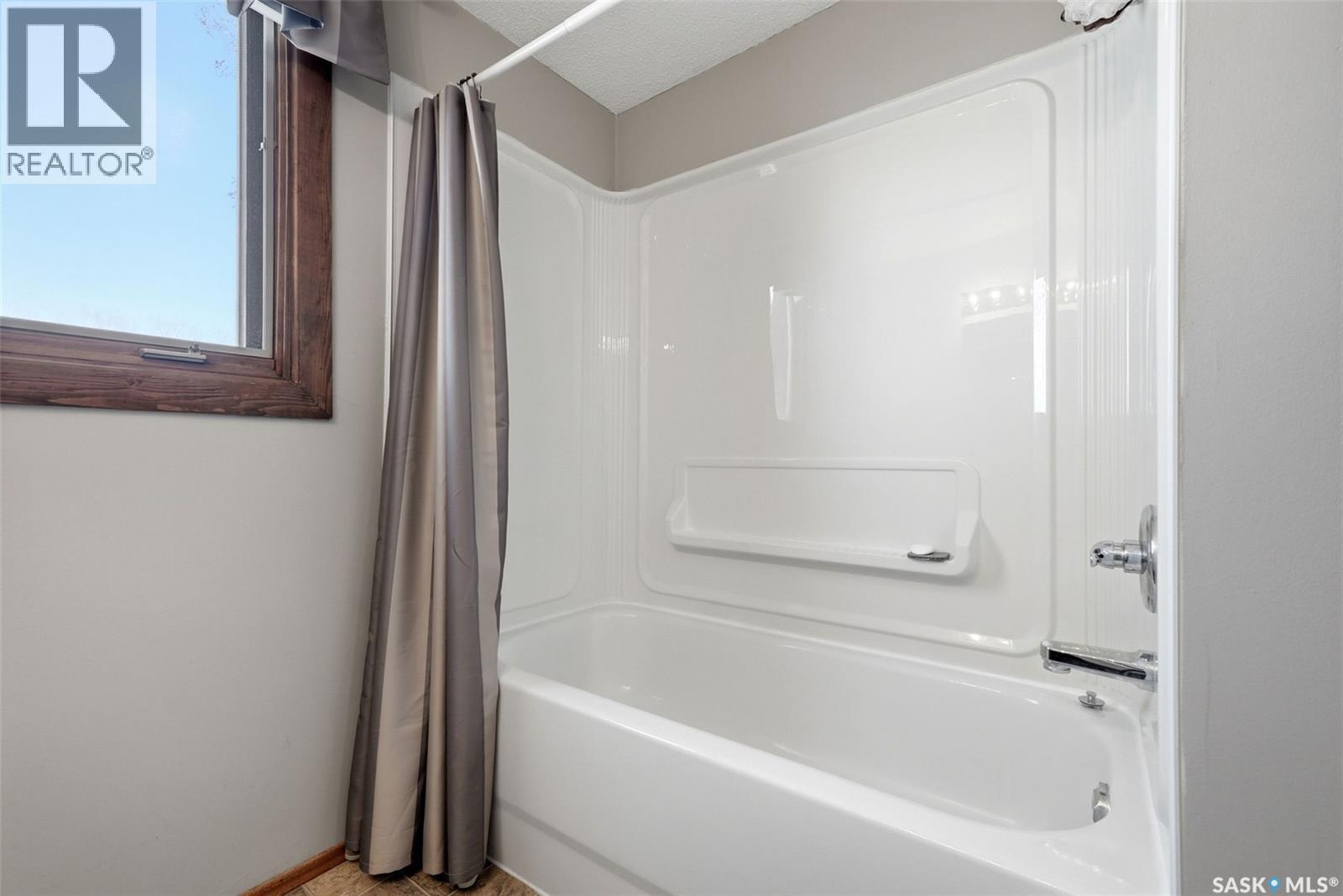 41 Spruceview Road, Regina, Saskatchewan  S4R 0E1 - Photo 17 - SK036005