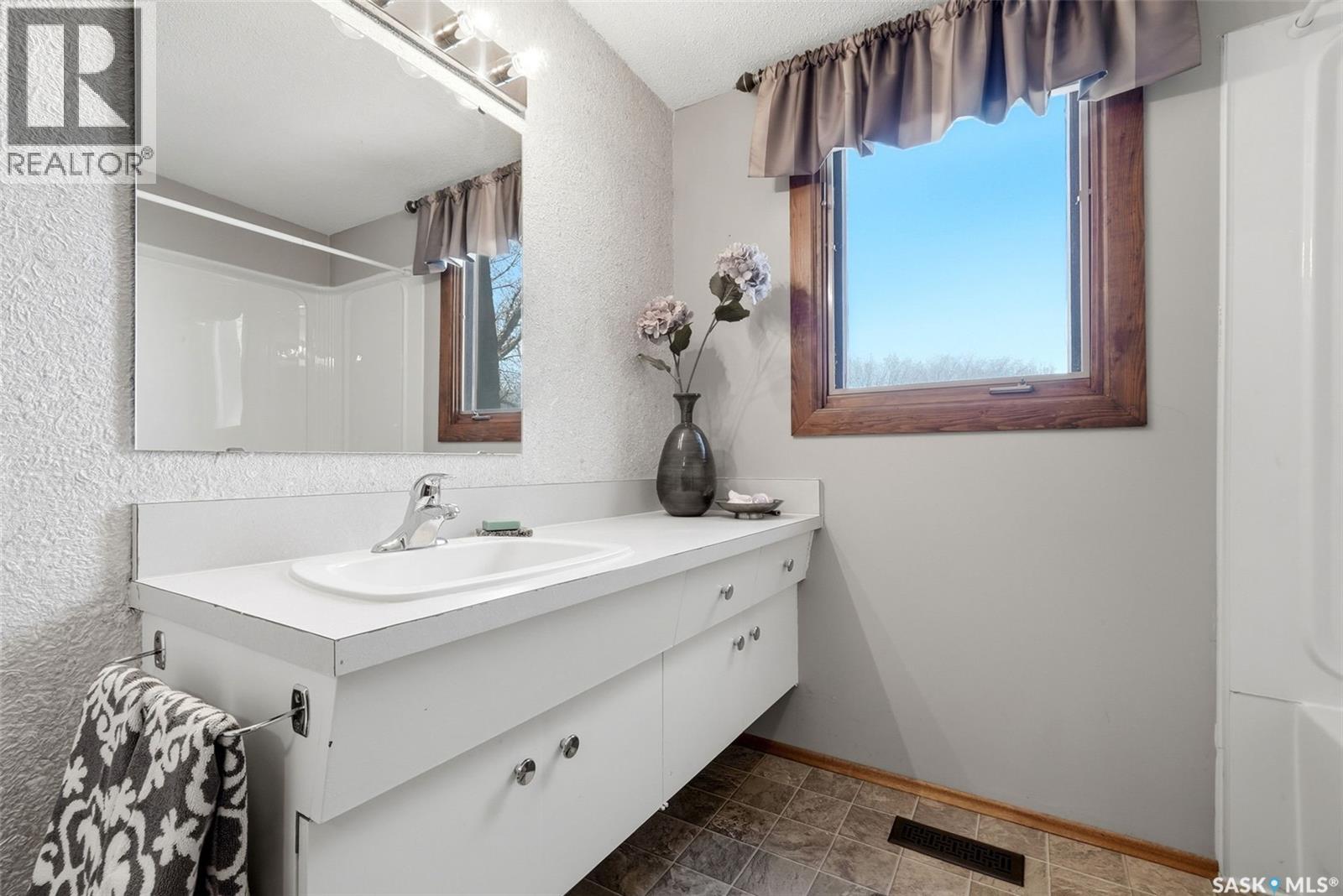 41 Spruceview Road, Regina, Saskatchewan  S4R 0E1 - Photo 16 - SK036005