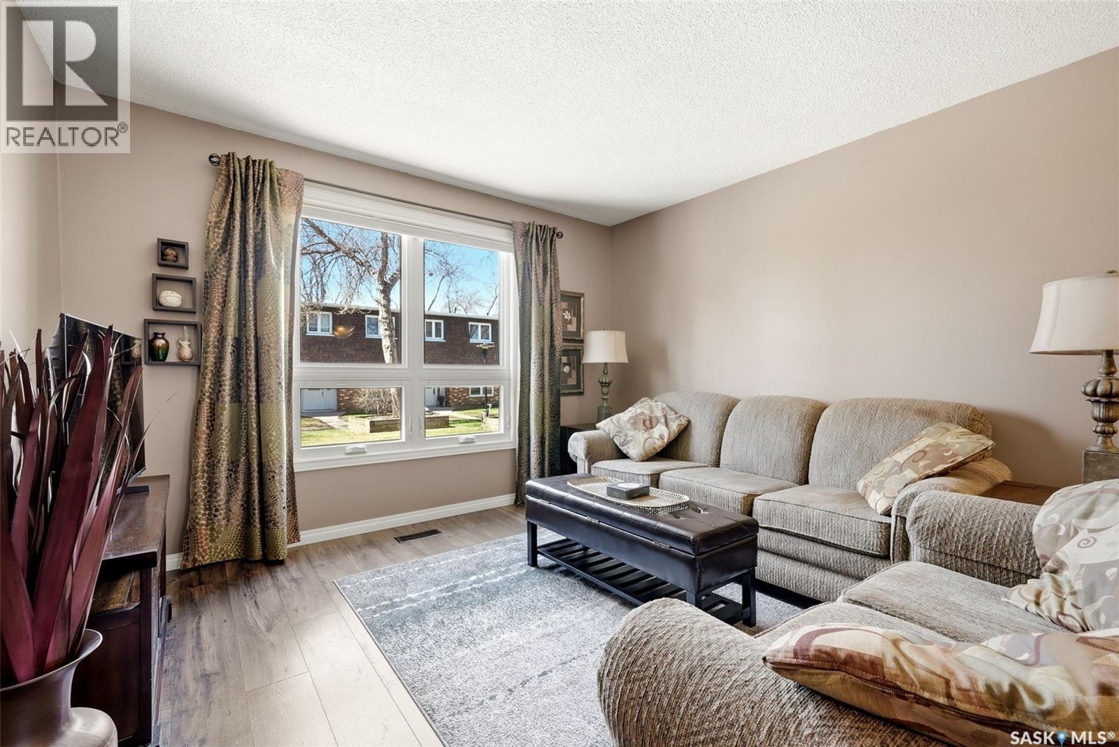 41 Spruceview Road, Regina, Saskatchewan  S4R 0E1 - Photo 5 - SK036005
