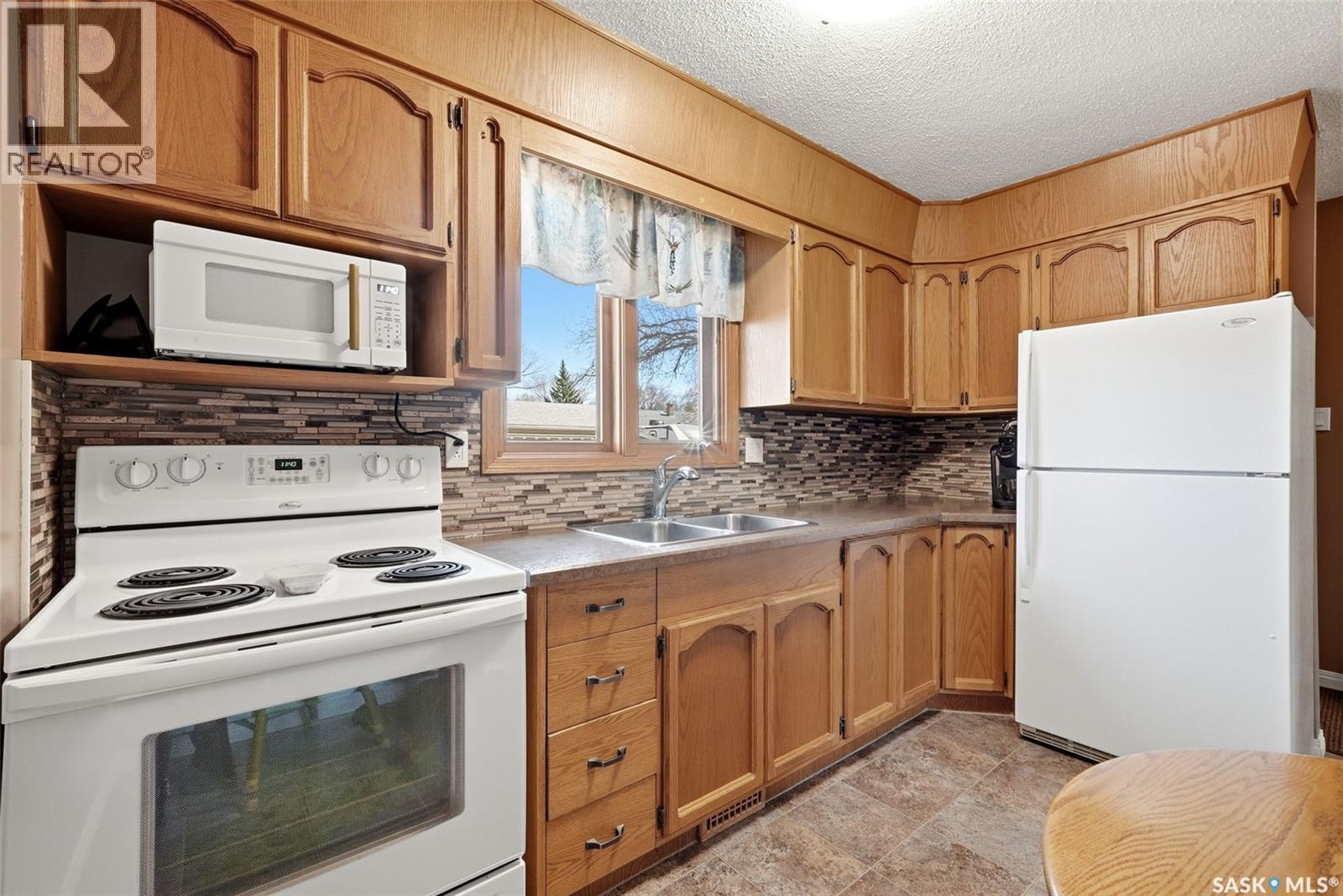 41 Spruceview Road, Regina, Saskatchewan  S4R 0E1 - Photo 10 - SK036005
