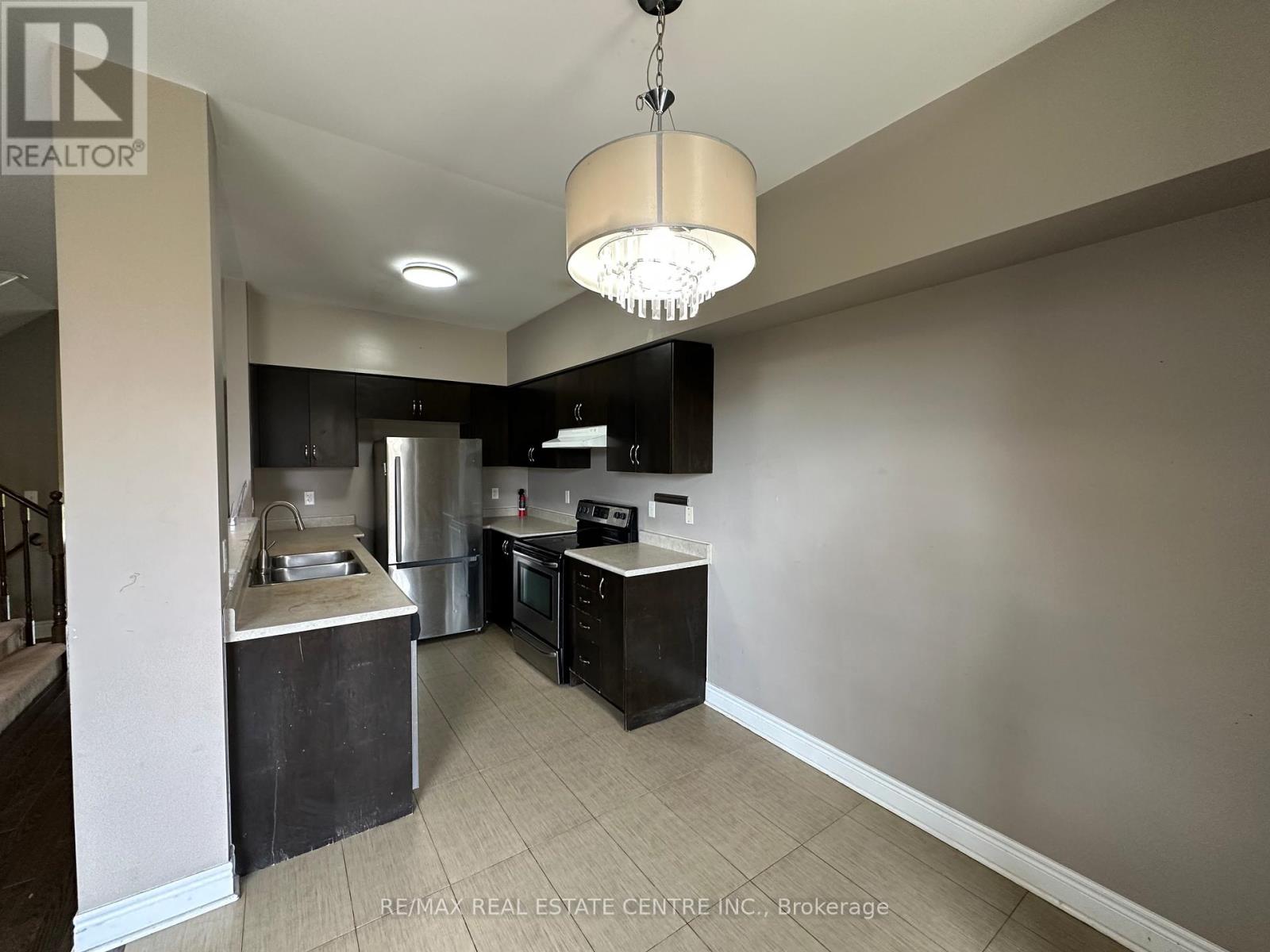 2491 Postmaster Drive, Oakville, Ontario  L6M 0L5 - Photo 11 - W12919564