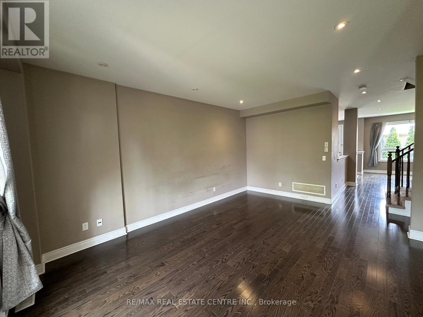 2491 Postmaster Drive, Oakville, Ontario  L6M 0L5 - Photo 5 - W12919564