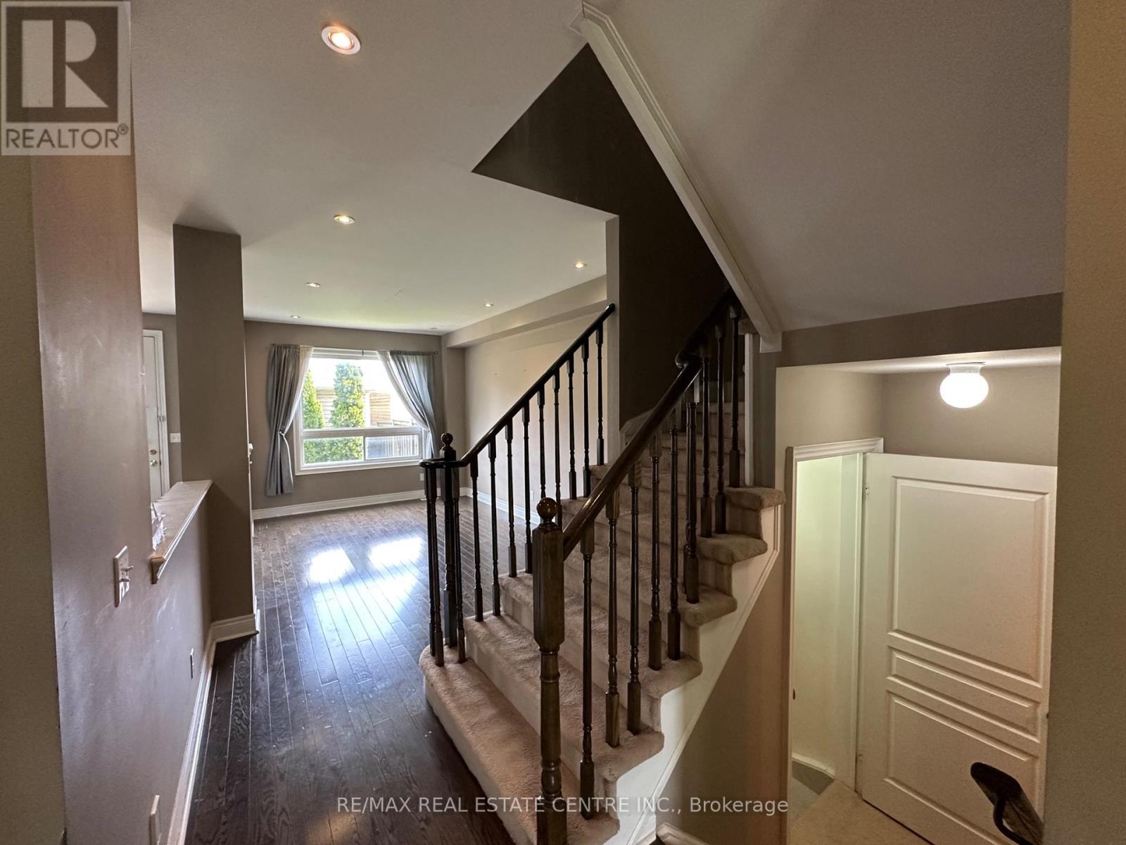 2491 Postmaster Drive, Oakville, Ontario  L6M 0L5 - Photo 7 - W12919564