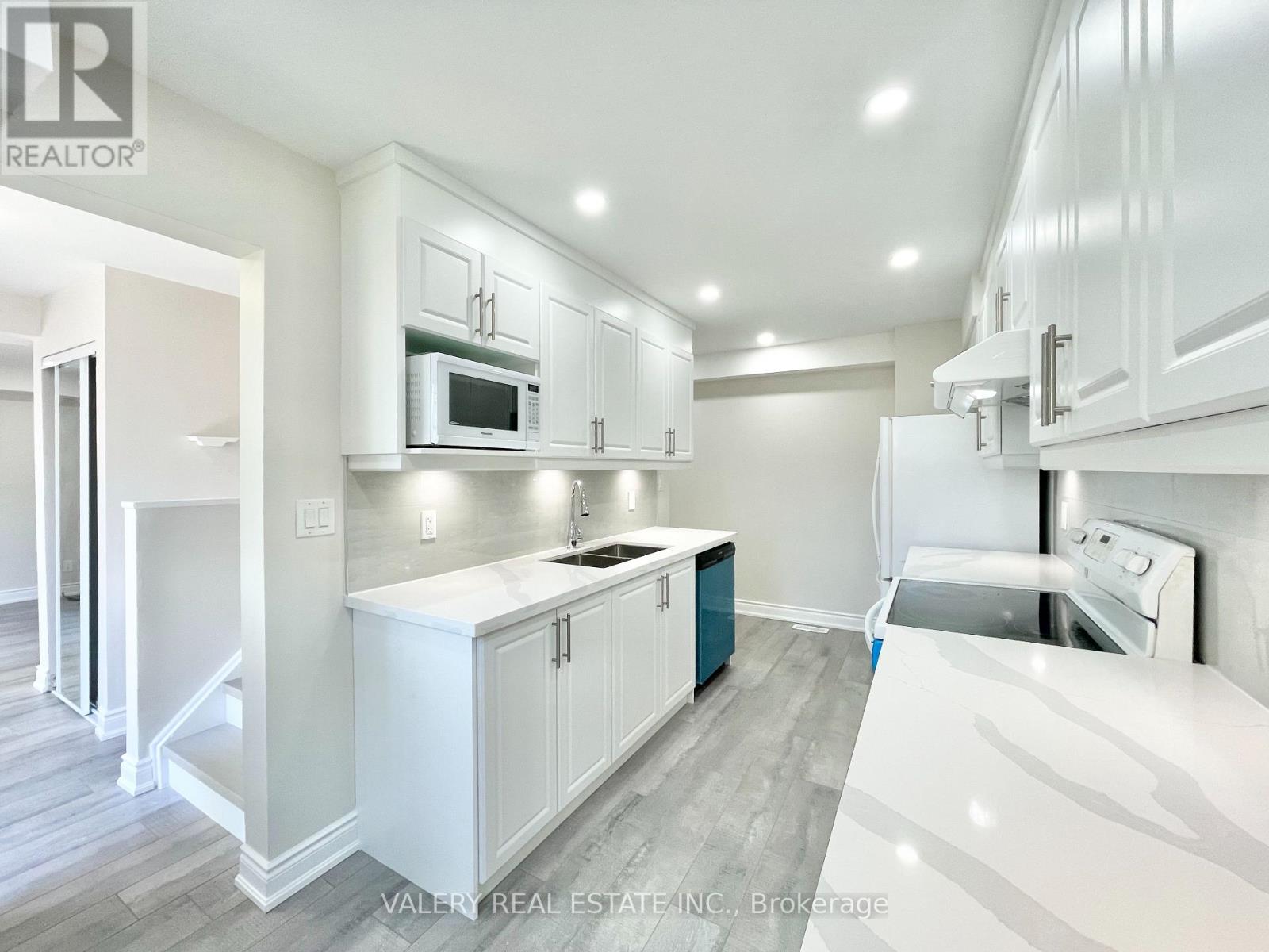26 HOMELAND COURT, Brampton (Central Park)