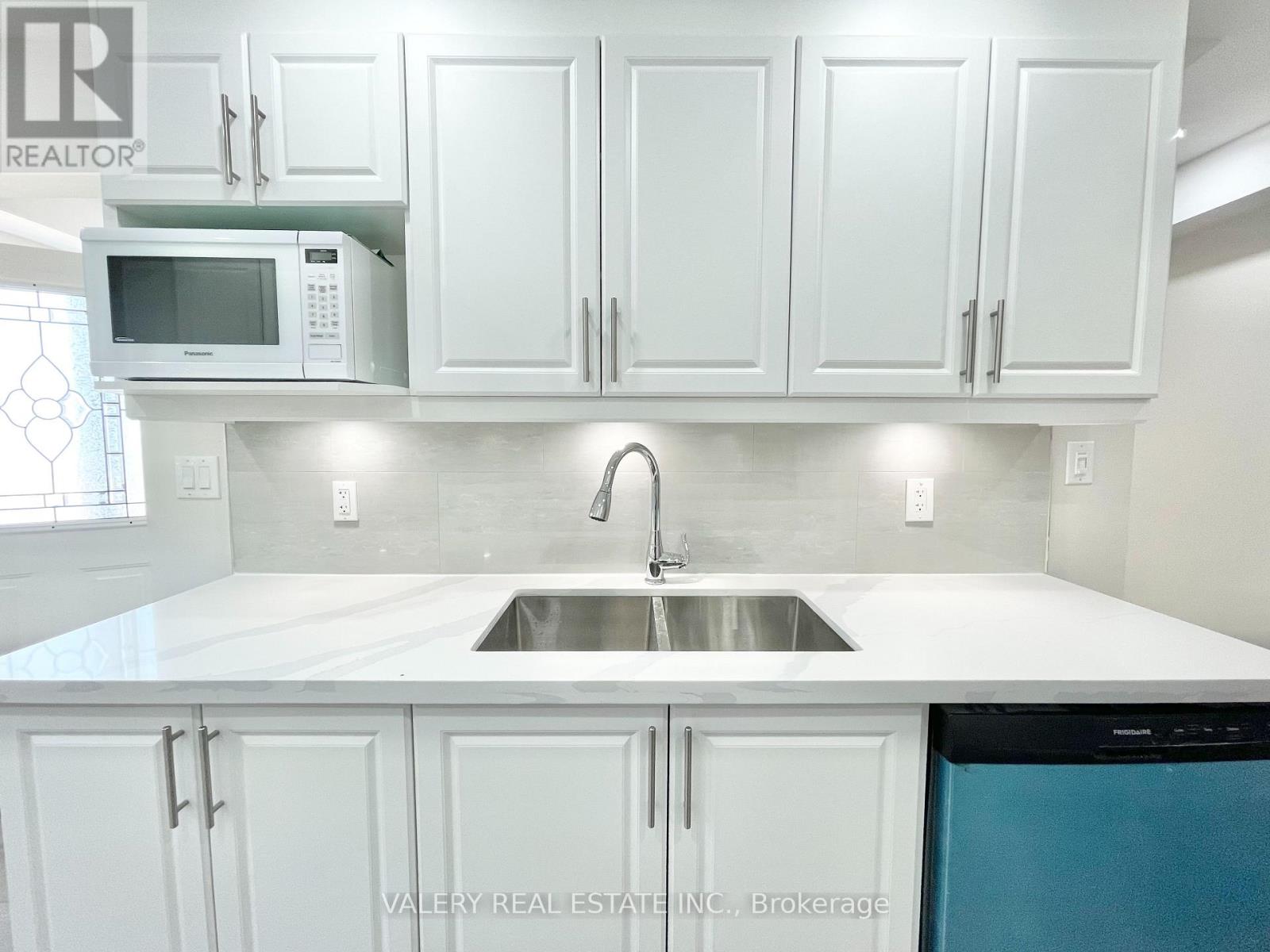 26 Homeland Court, Brampton, Ontario  L6S 1R8 - Photo 7 - W13136926