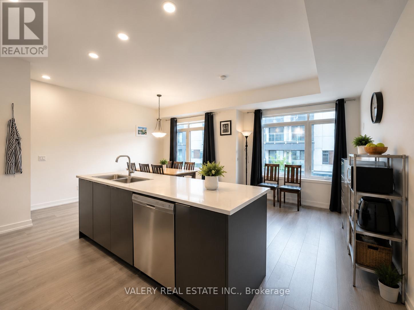 330 - 3078 Sixth Line, Oakville, Ontario  L6M 1P8 - Photo 2 - W13136944