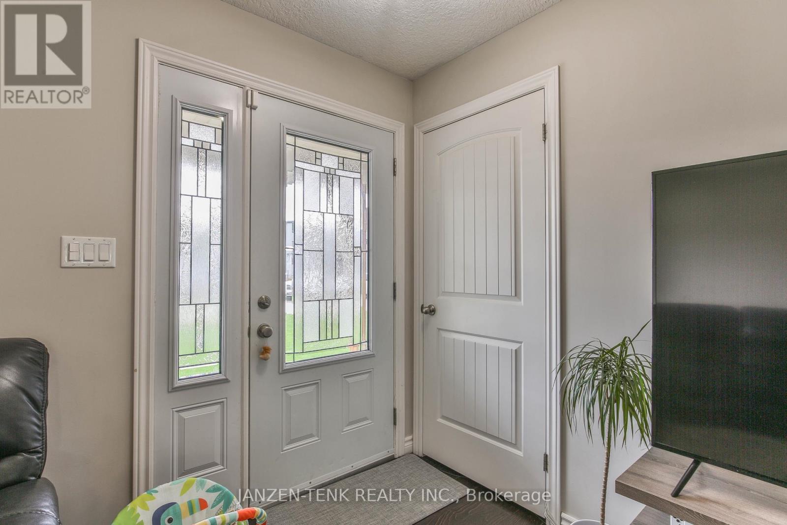 9240 Old Chapel Street, Bayham, Ontario  N0J 1Y0 - Photo 5 - X13136998
