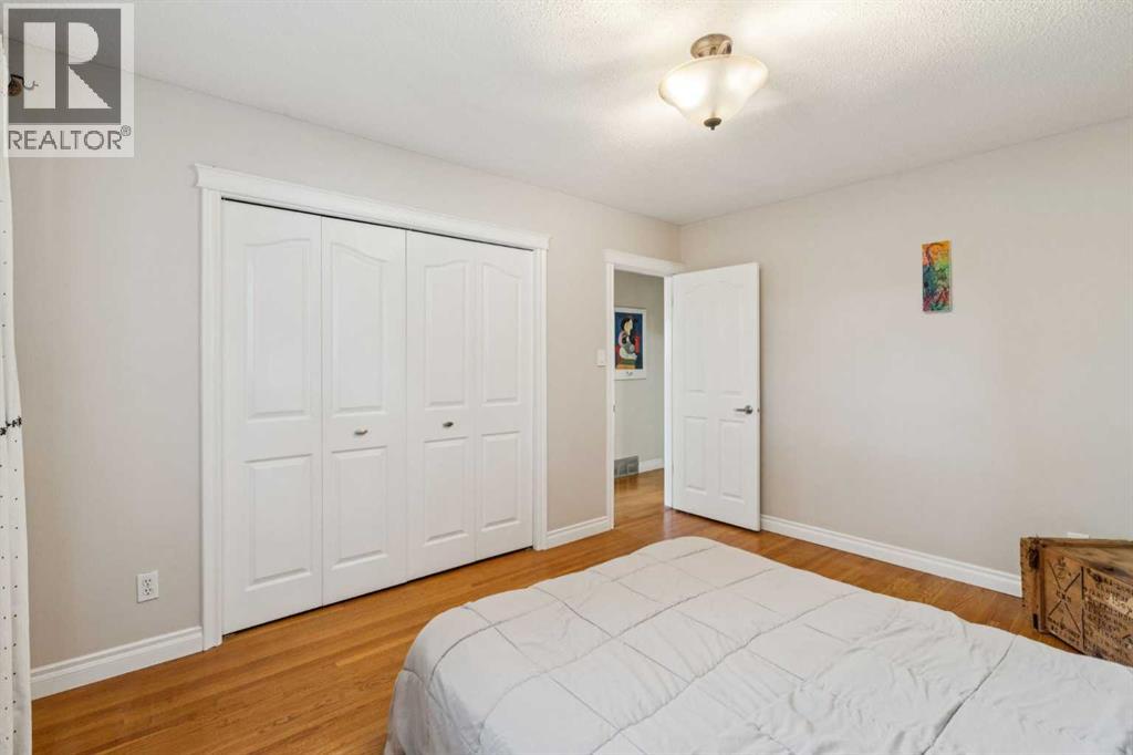 1043 32 Avenue NW, Calgary, Alberta  T2K 0B3 - Photo 18 - A2311035
