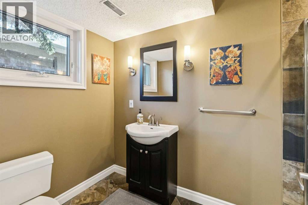 1043 32 Avenue NW, Calgary, Alberta  T2K 0B3 - Photo 23 - A2311035
