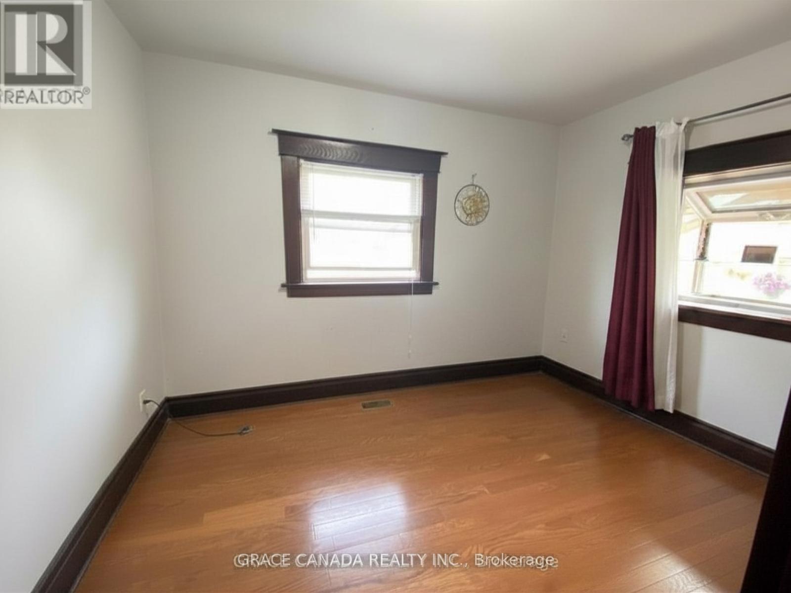 Main Level - 4765 Sixth Avenue, Niagara Falls, Ontario  L2E 4T6 - Photo 5 - X13136938