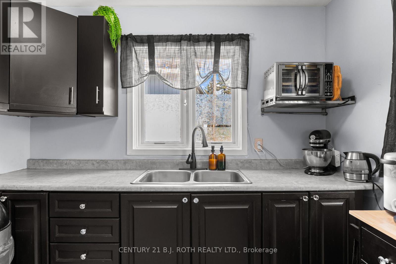 1411 Hwy 11 S, Gravenhurst, Ontario  P0E 1G0 - Photo 10 - X13136978