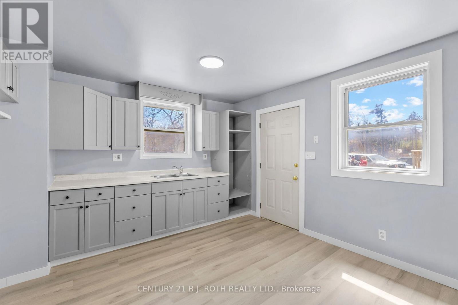 1411 Hwy 11 S, Gravenhurst, Ontario  P0E 1G0 - Photo 18 - X13136978