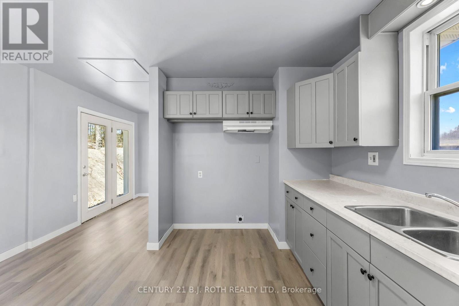 1411 Hwy 11 S, Gravenhurst, Ontario  P0E 1G0 - Photo 20 - X13136978
