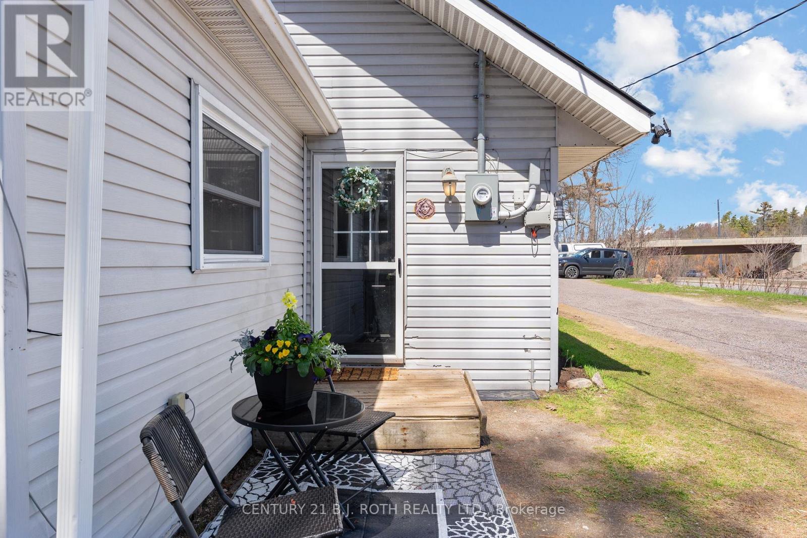 1411 Hwy 11 S, Gravenhurst, Ontario  P0E 1G0 - Photo 6 - X13136978