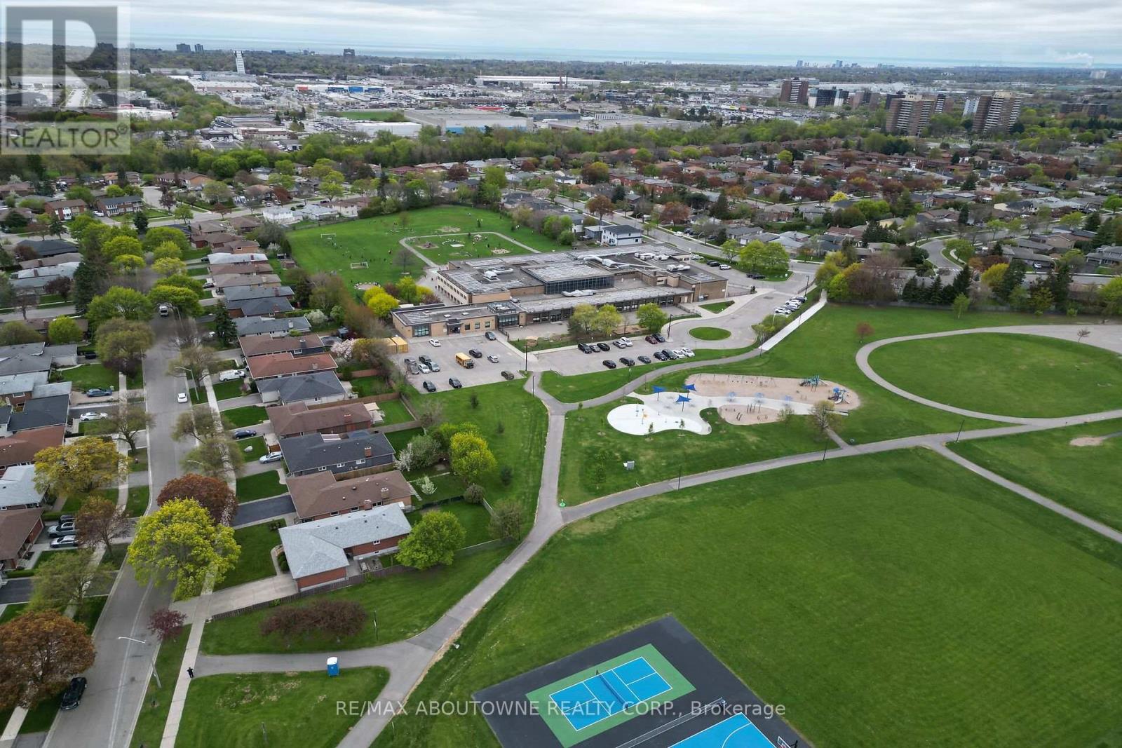3302 Cardross Road, Mississauga, Ontario  L4X 2N2 - Photo 43 - W13117408