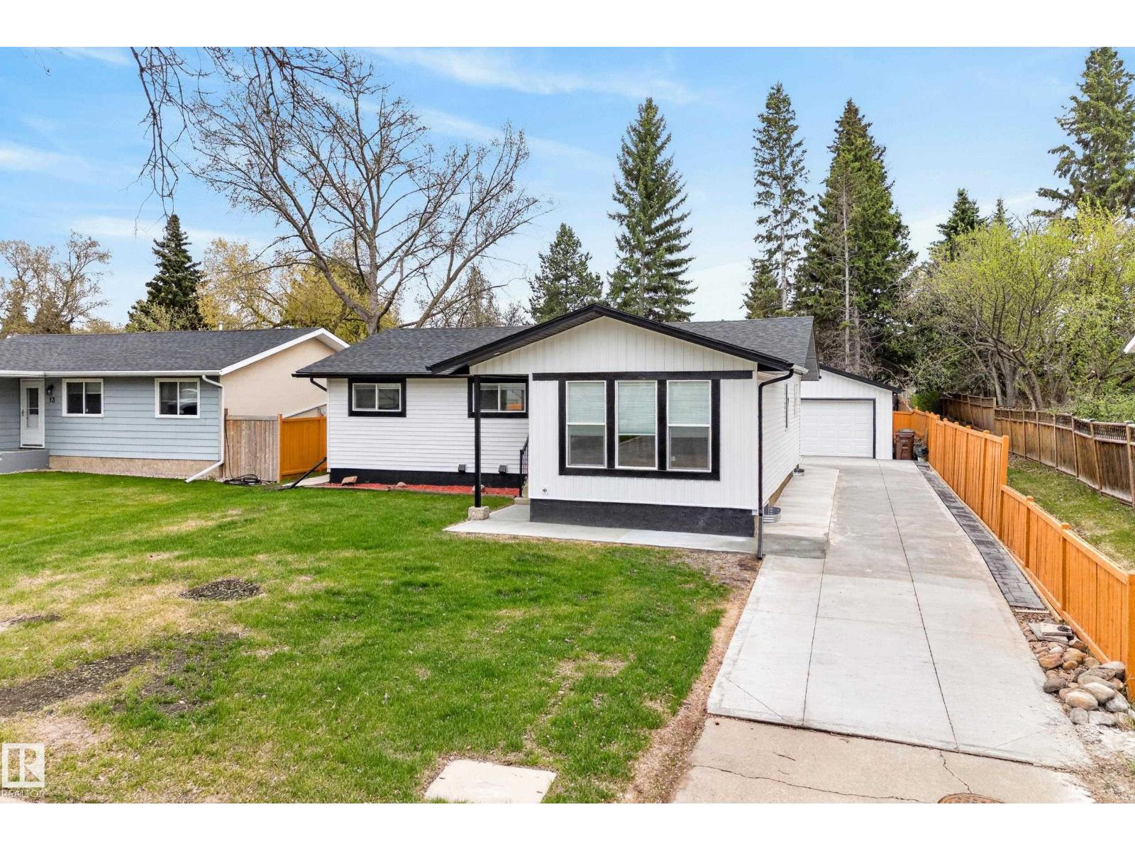 11 LABELLE CR, st. albert, Alberta