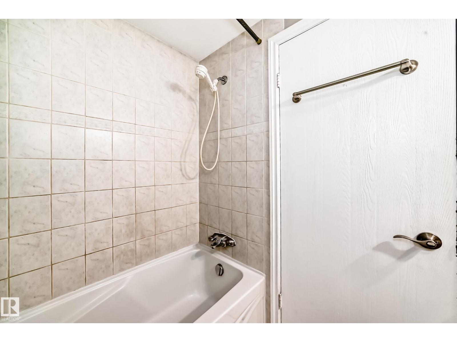 #11 2024 57 St Nw, Edmonton, Alberta  T6L 2Z3 - Photo 15 - E4488162