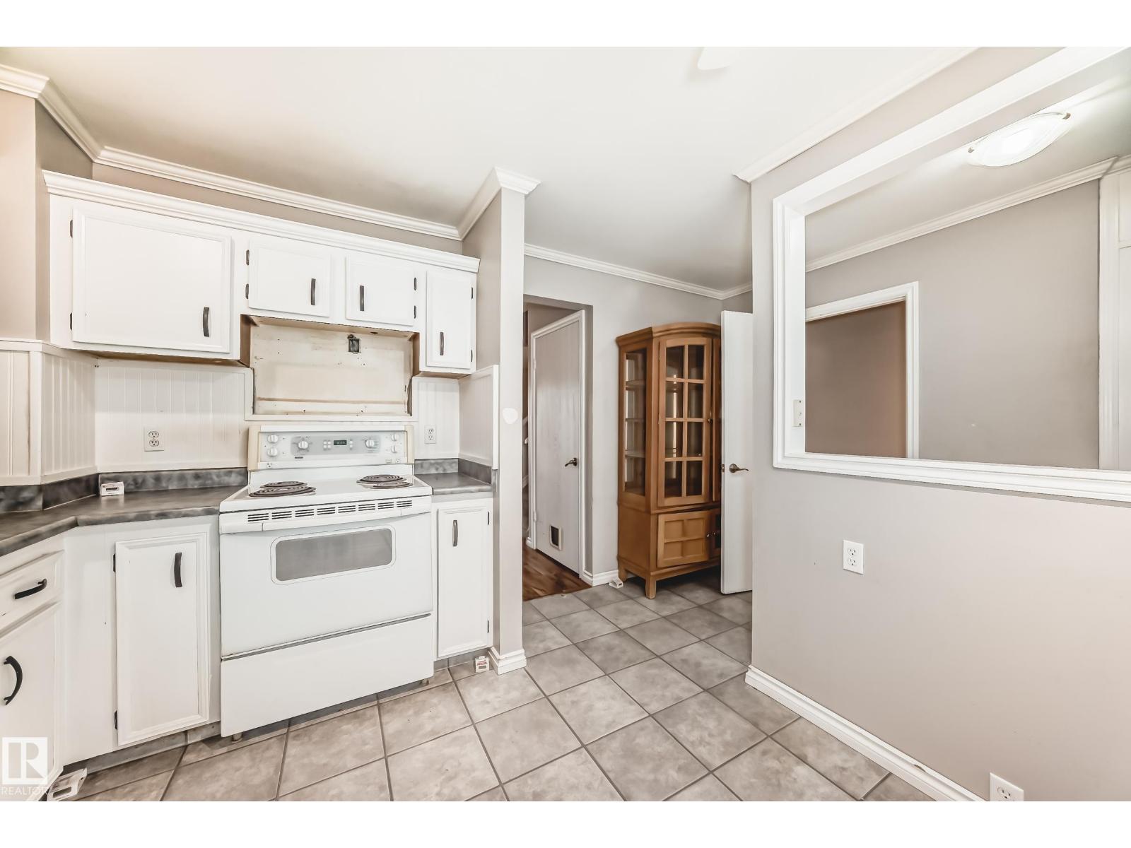 #11 2024 57 St Nw, Edmonton, Alberta  T6L 2Z3 - Photo 4 - E4488162