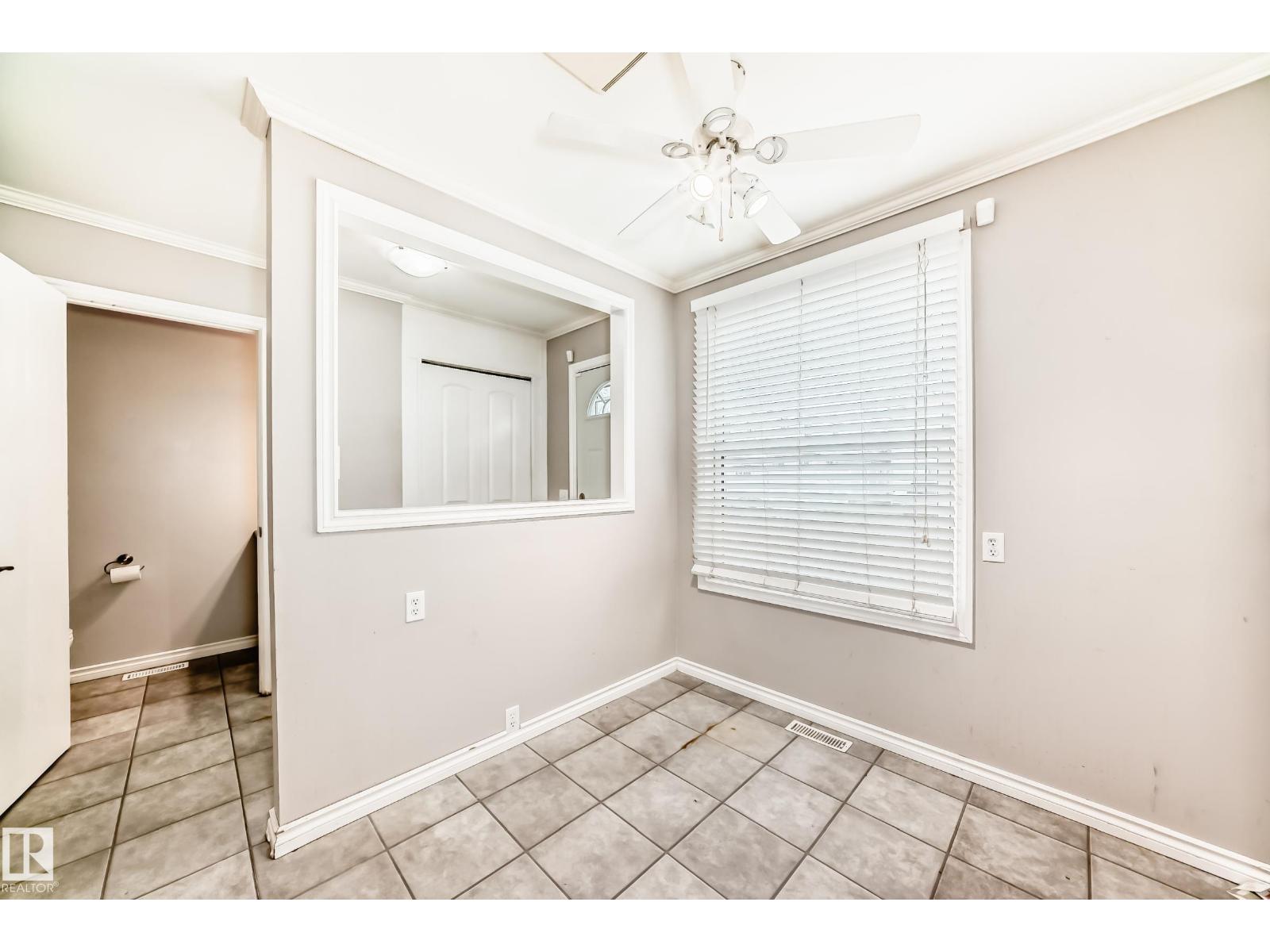 #11 2024 57 St Nw, Edmonton, Alberta  T6L 2Z3 - Photo 5 - E4488162
