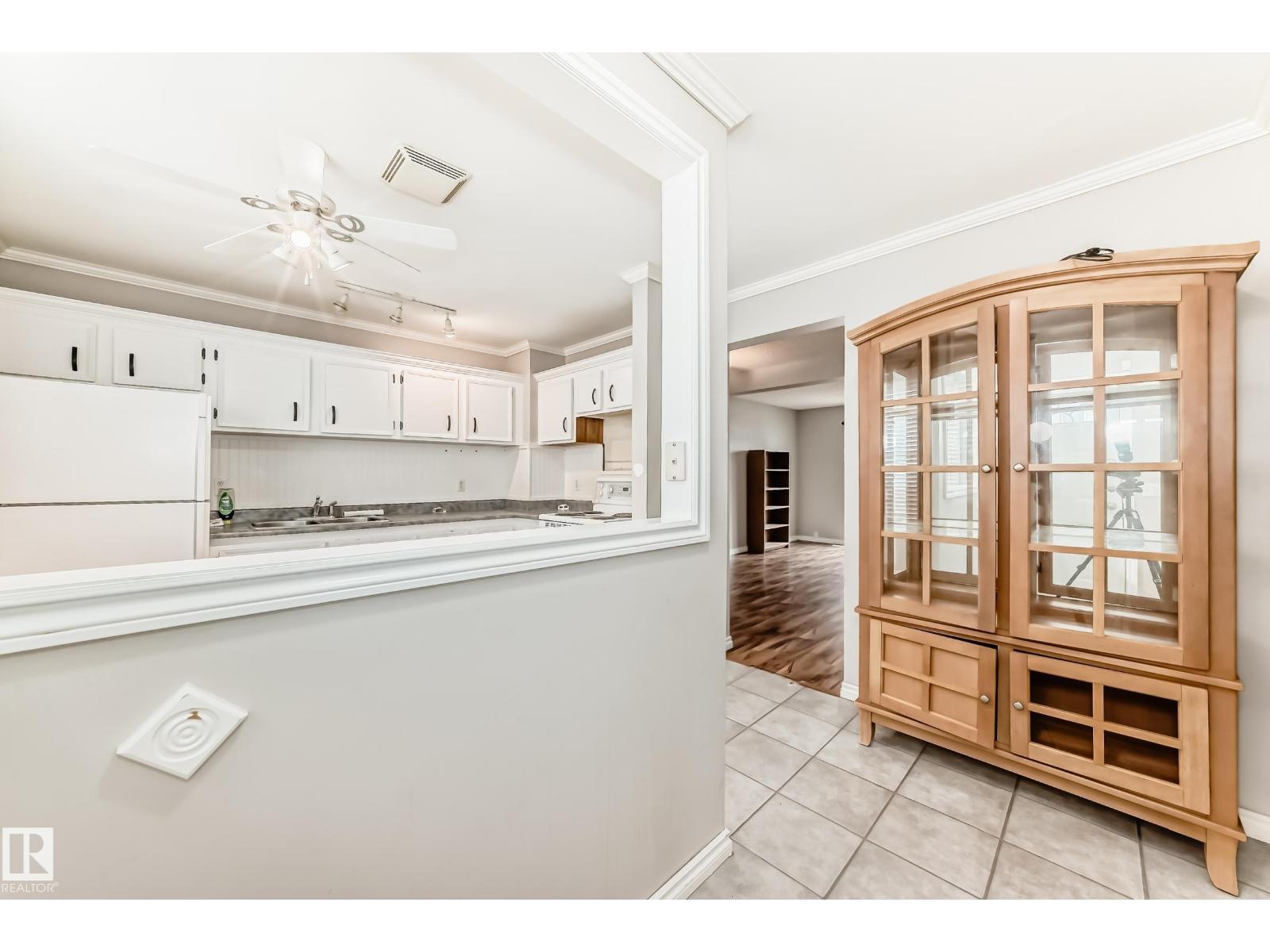 #11 2024 57 St Nw, Edmonton, Alberta  T6L 2Z3 - Photo 6 - E4488162